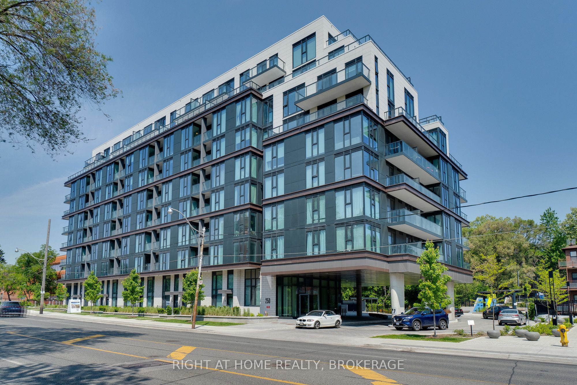 #724 - 250 Lawrence Avenue Property Photo 1