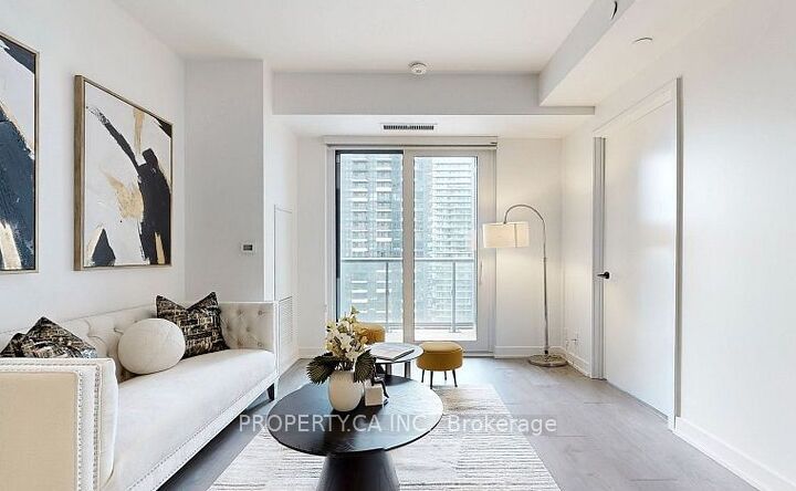 108 Peter Street 506 Property Photo 2