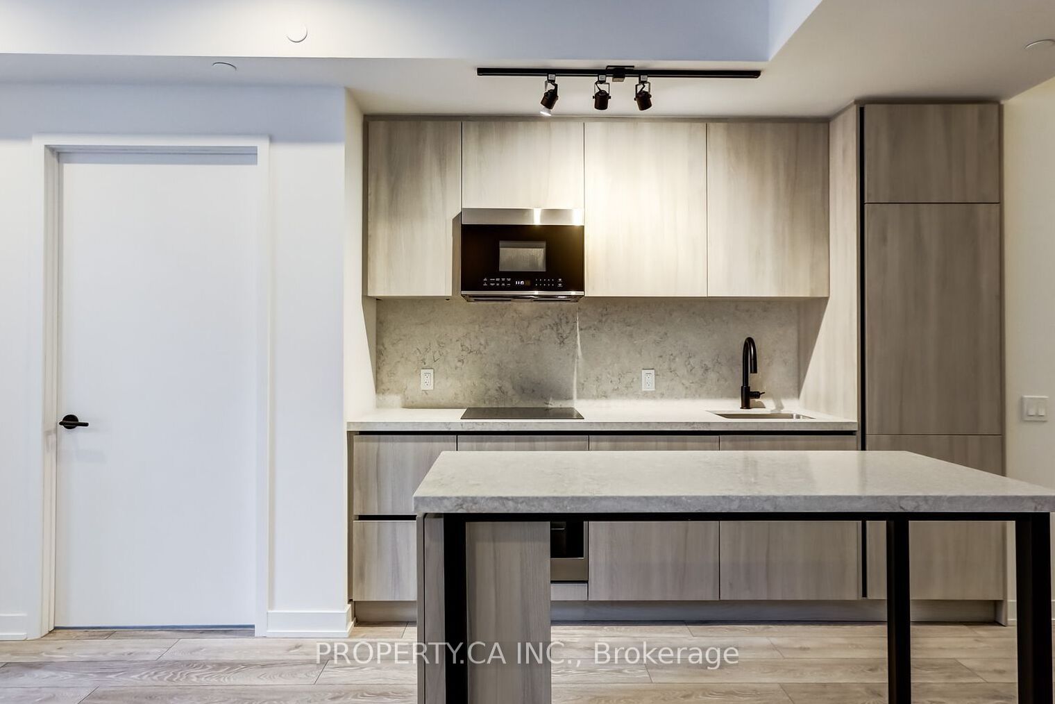 108 Peter Street 506 Property Photo 5