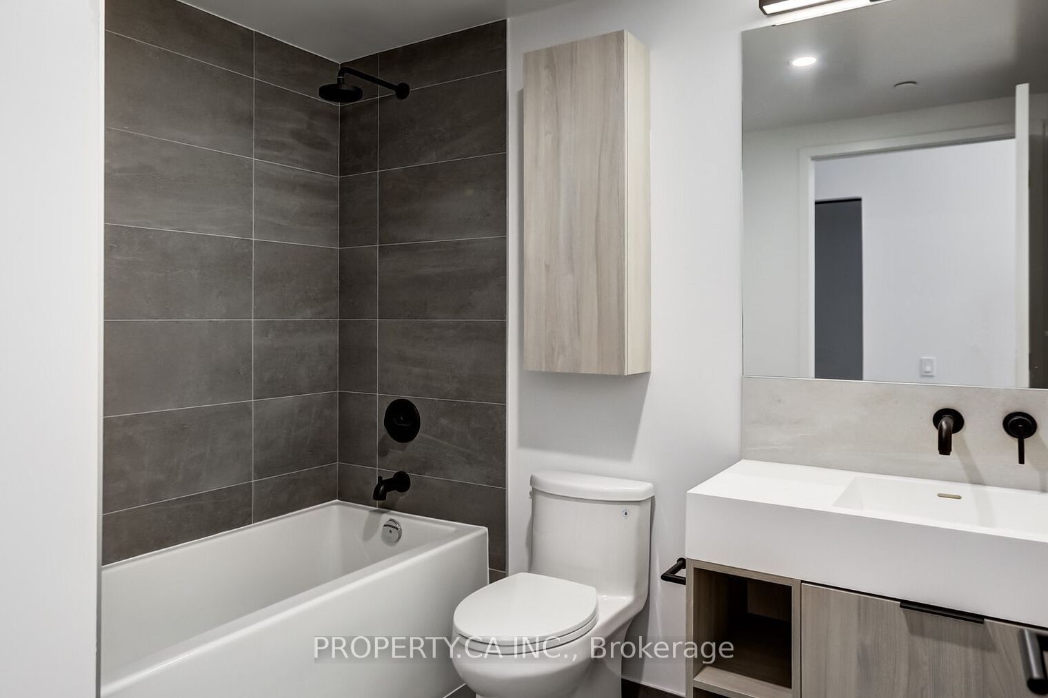 108 Peter Street 506 Property Photo 6