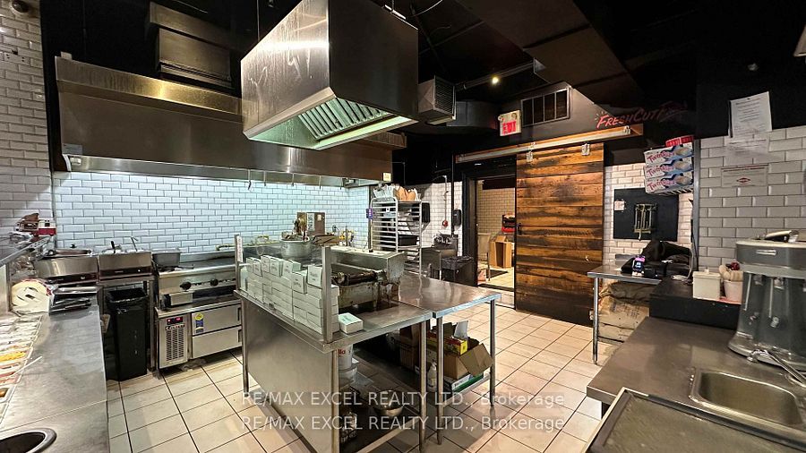326 College Street Property Photo 7