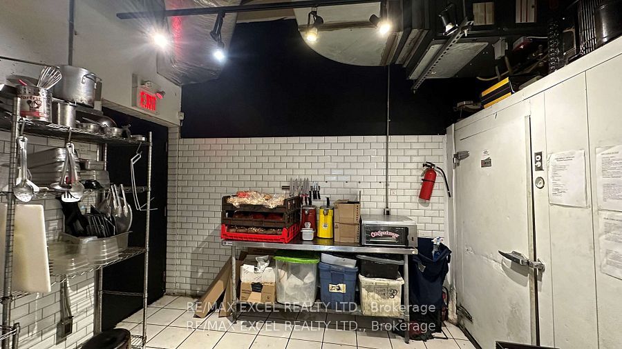 326 College Street Property Photo 9