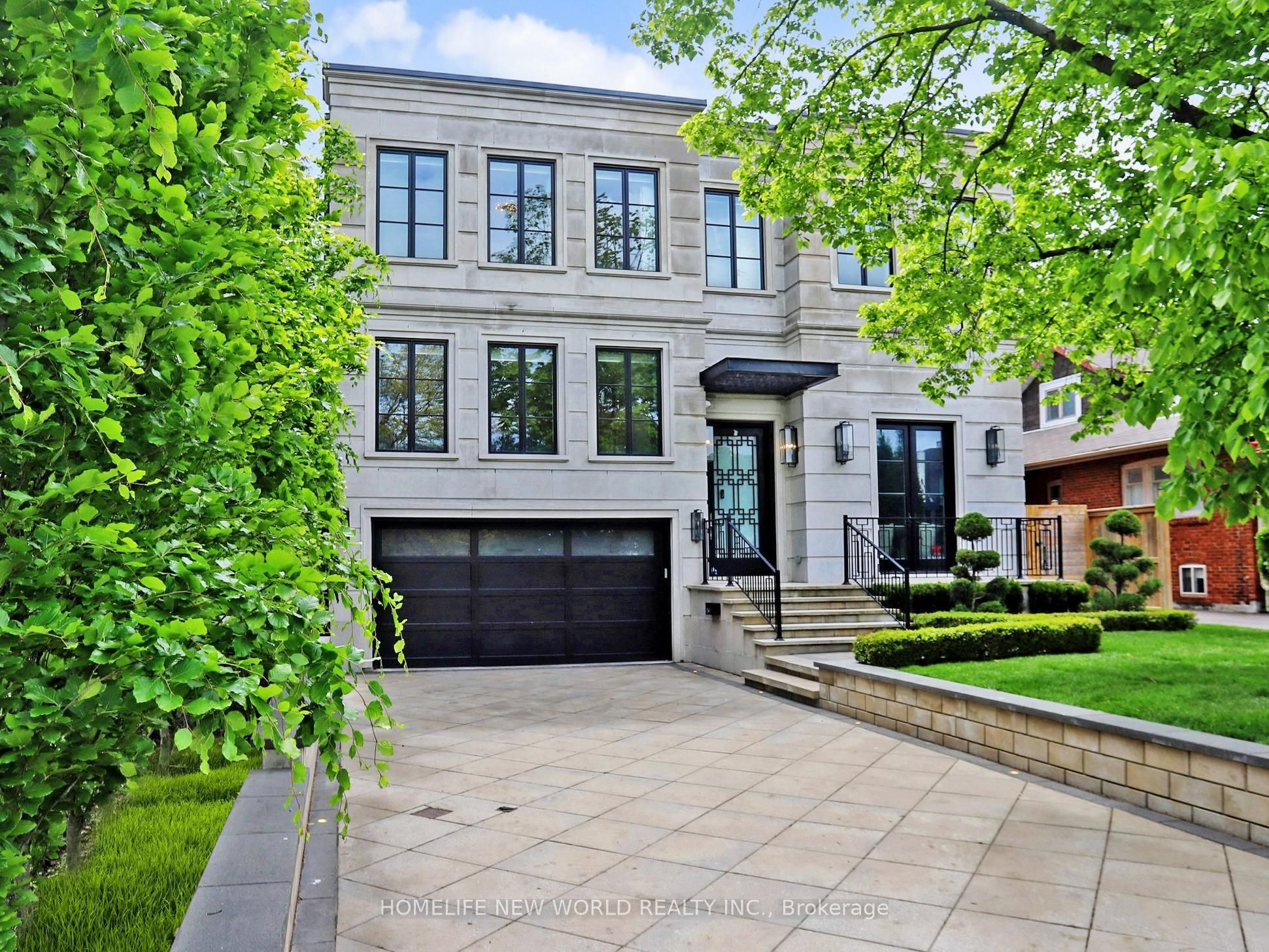 154 Yonge Boulevard Property Photo 1