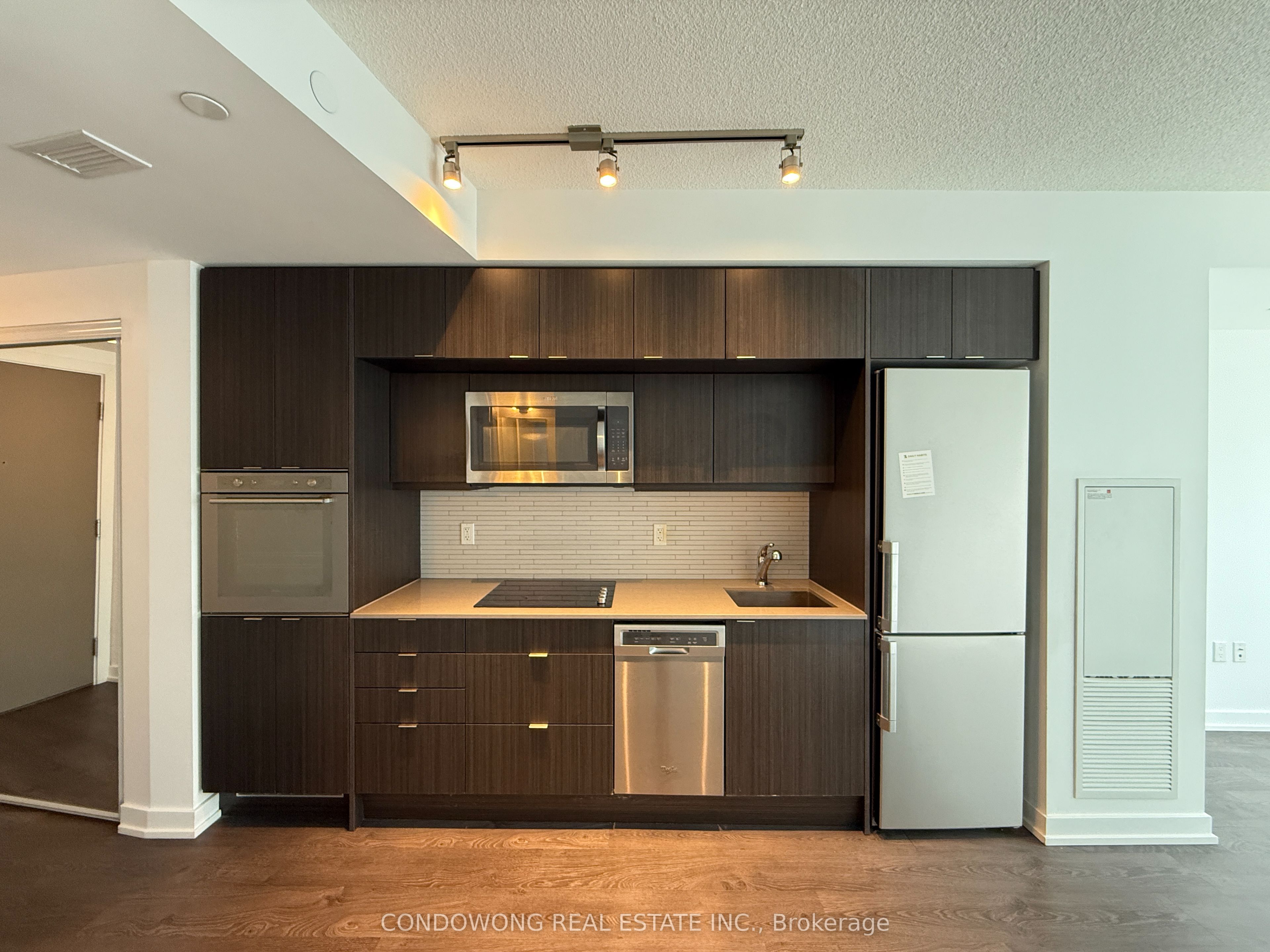 #2012 - 10 York Street Property Photo 3
