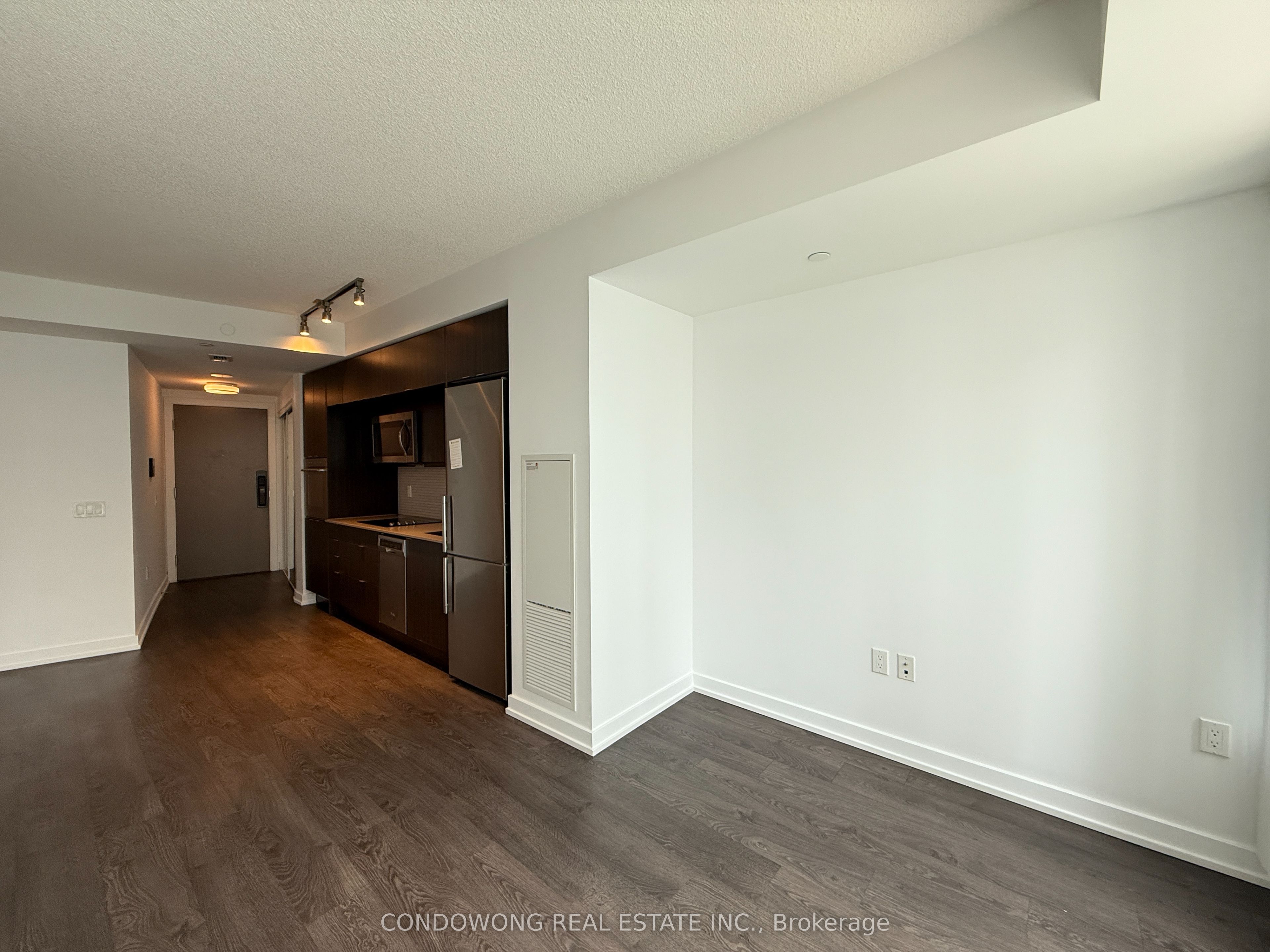 #2012 - 10 York Street Property Photo 5
