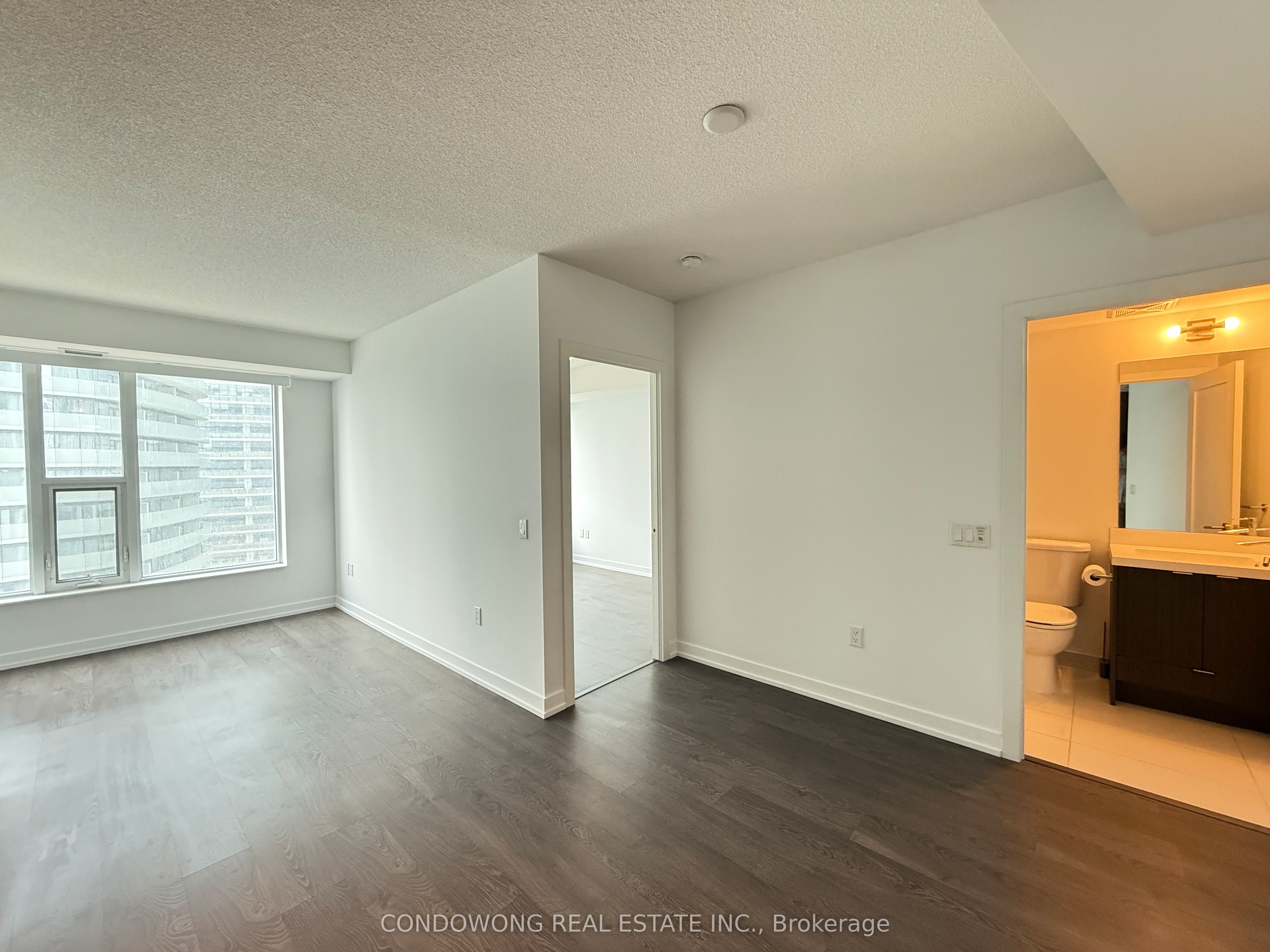 #2012 - 10 York Street Property Photo 6
