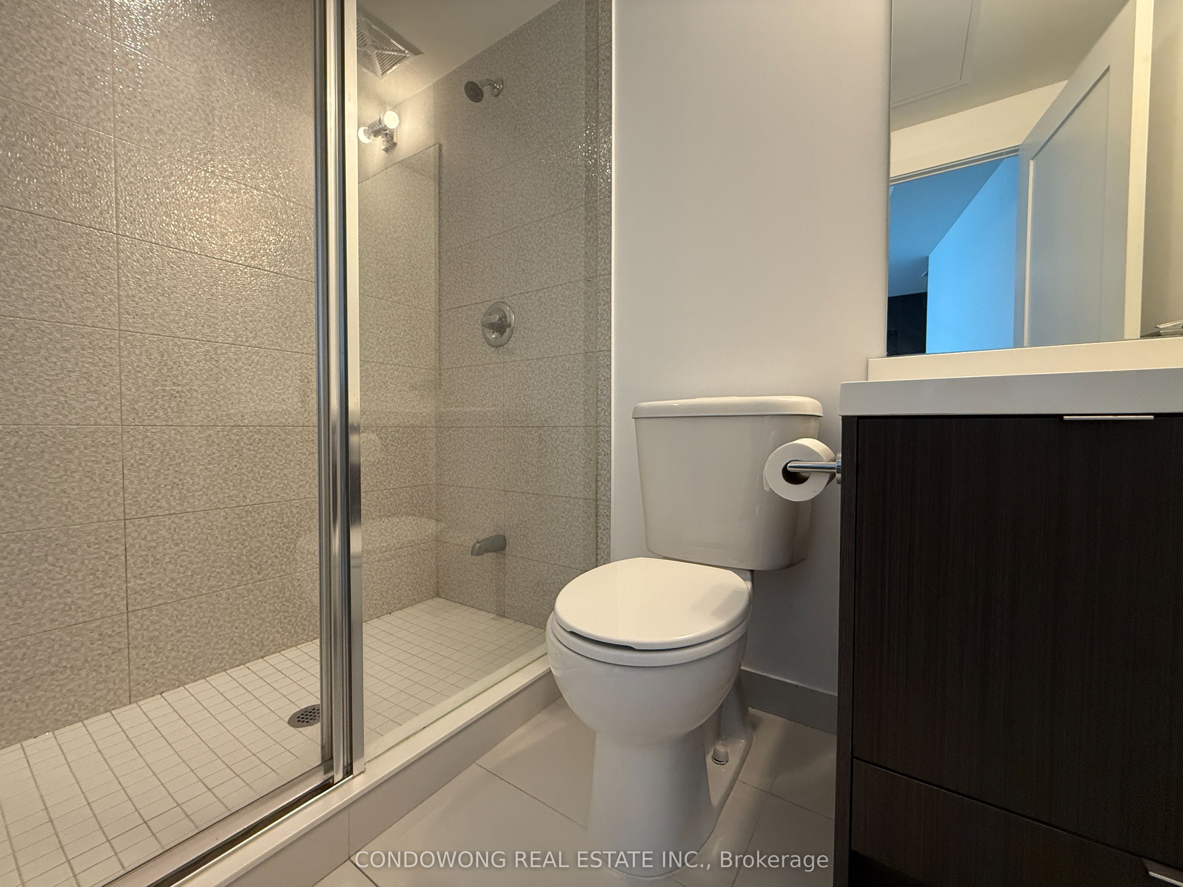 #2012 - 10 York Street Property Photo 7