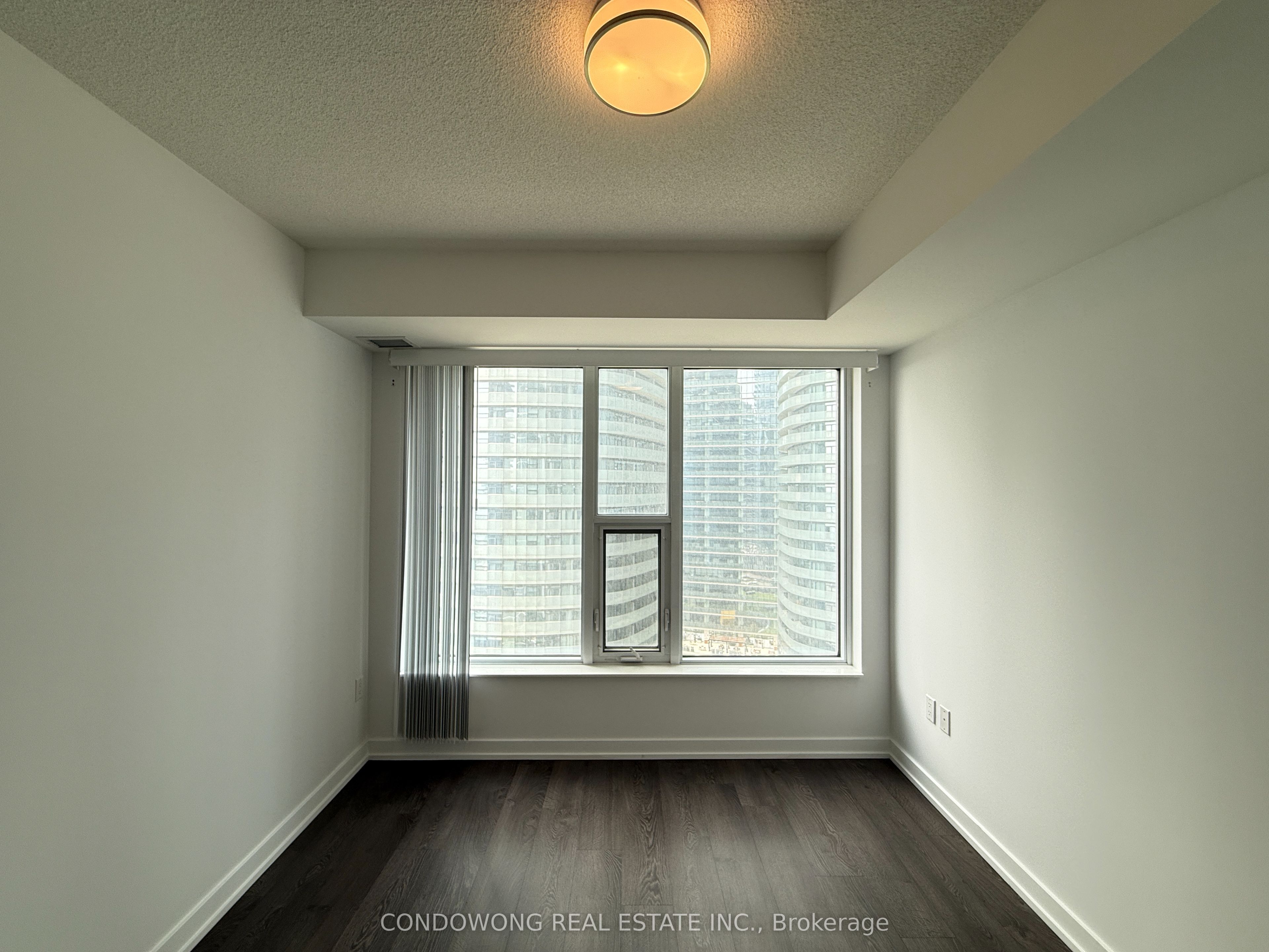 #2012 - 10 York Street Property Photo 9