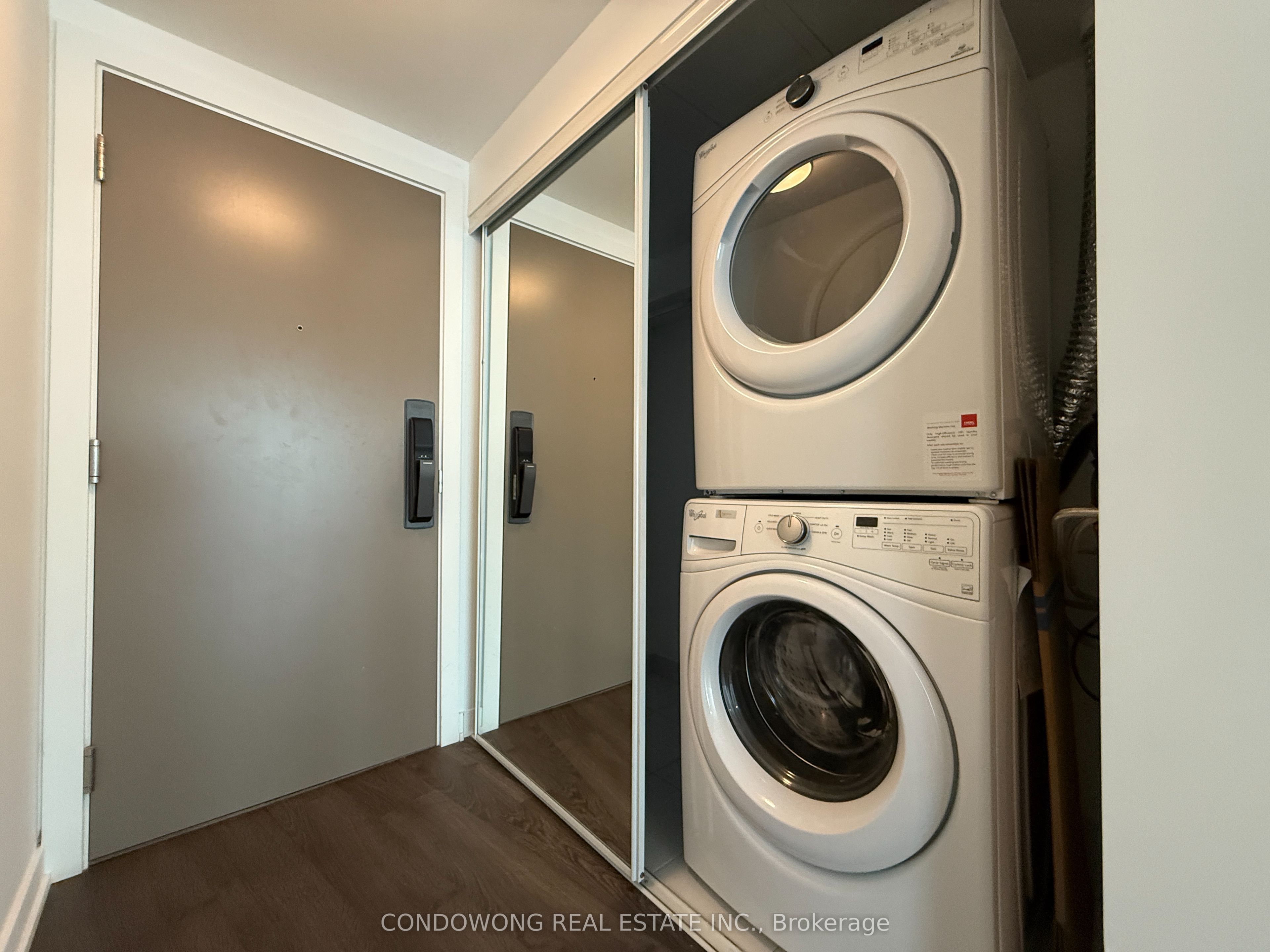 #2012 - 10 York Street Property Photo 11