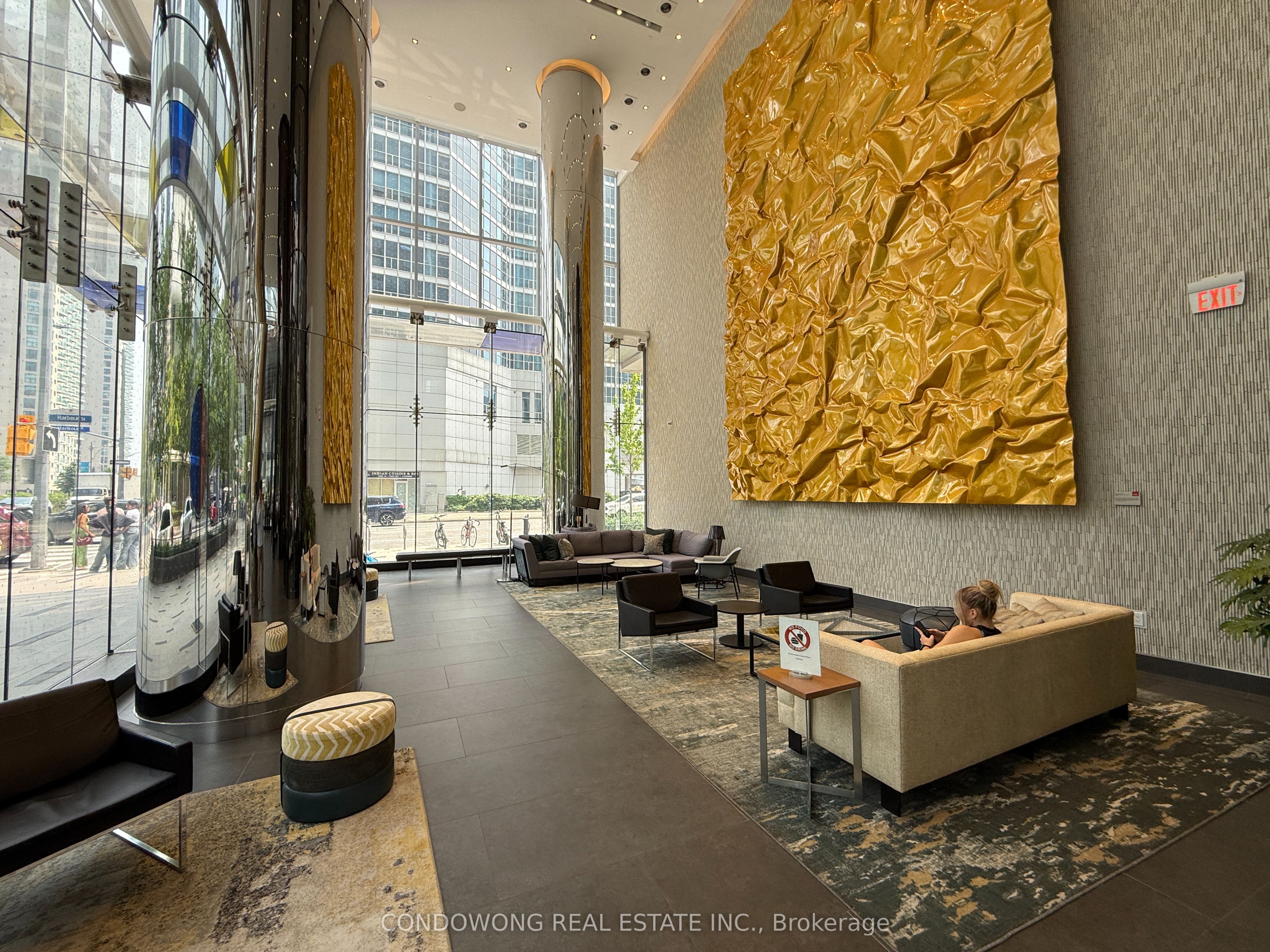 #2012 - 10 York Street Property Photo 16