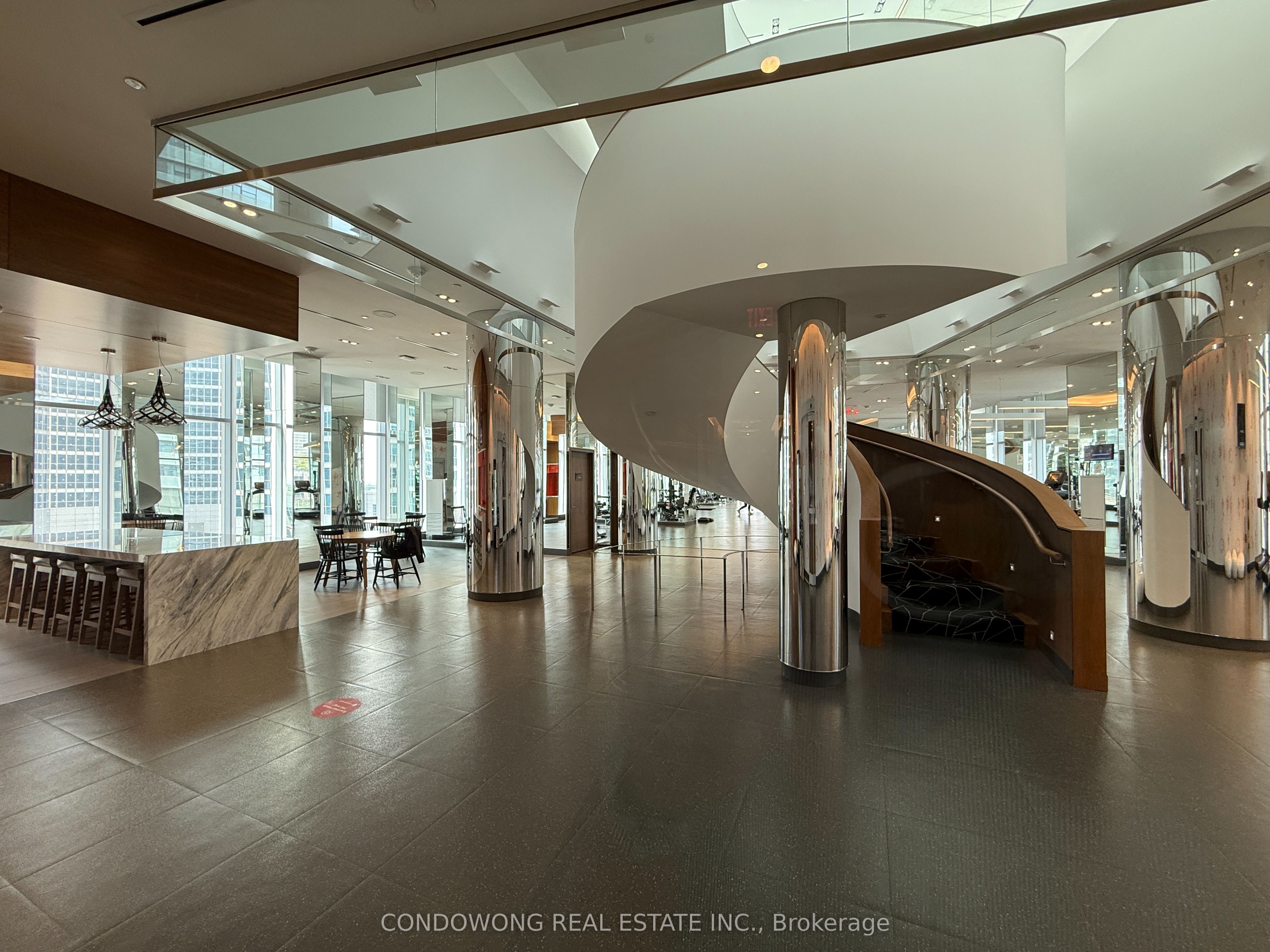 #2012 - 10 York Street Property Photo 18