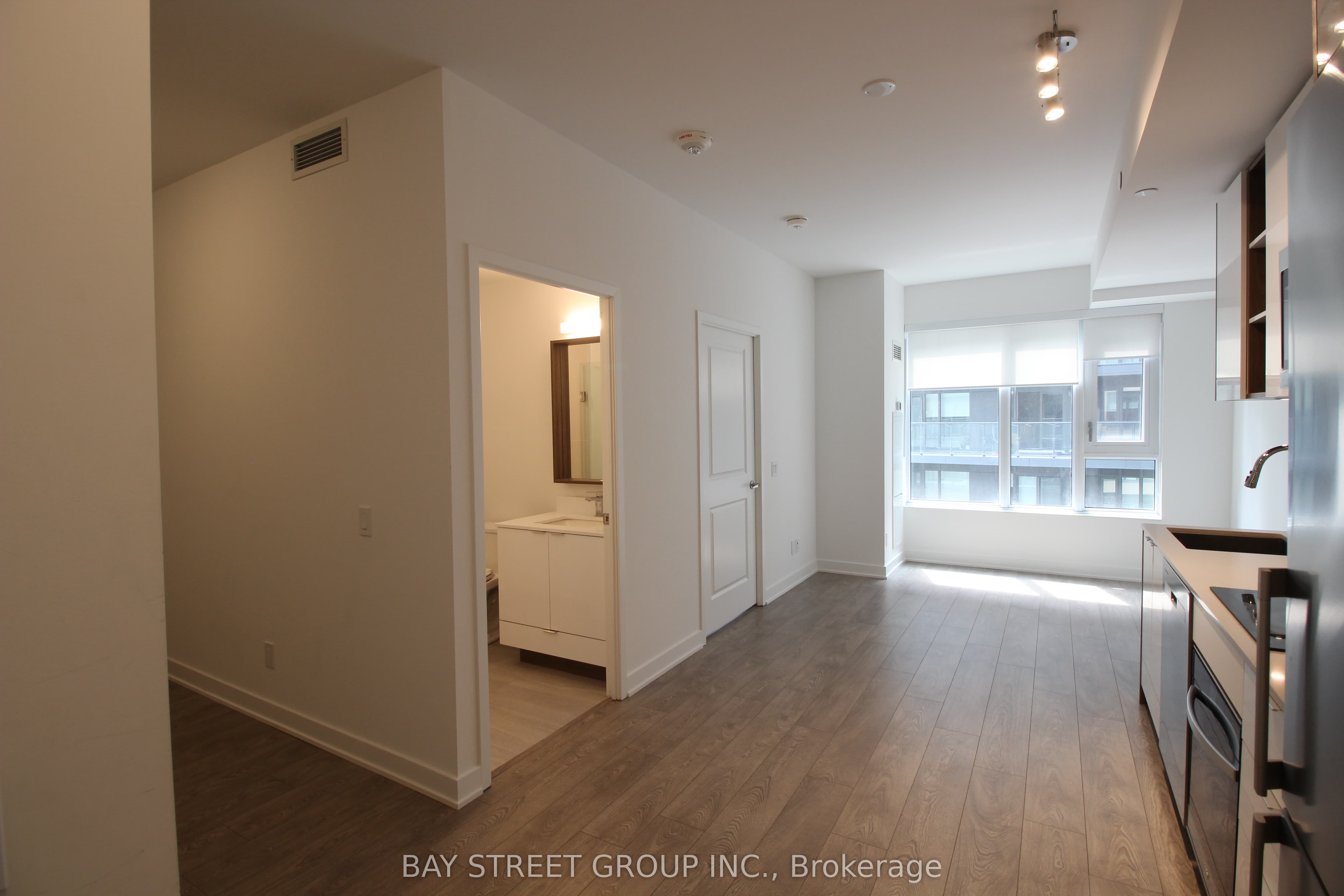 #814 - 543 Richmond Street Property Photo 2