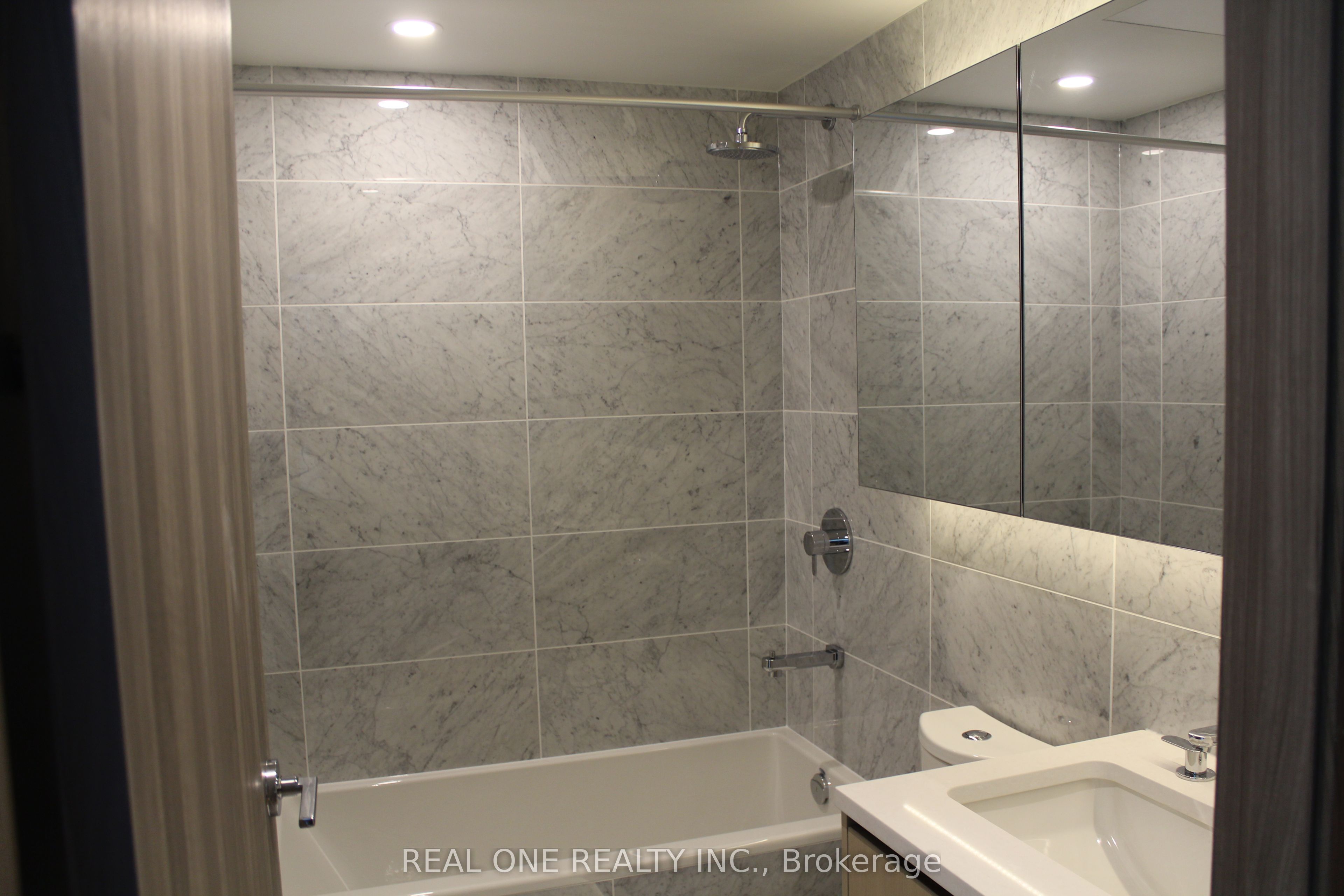 95 Mcmahon Drive 2701 Property Photo 15