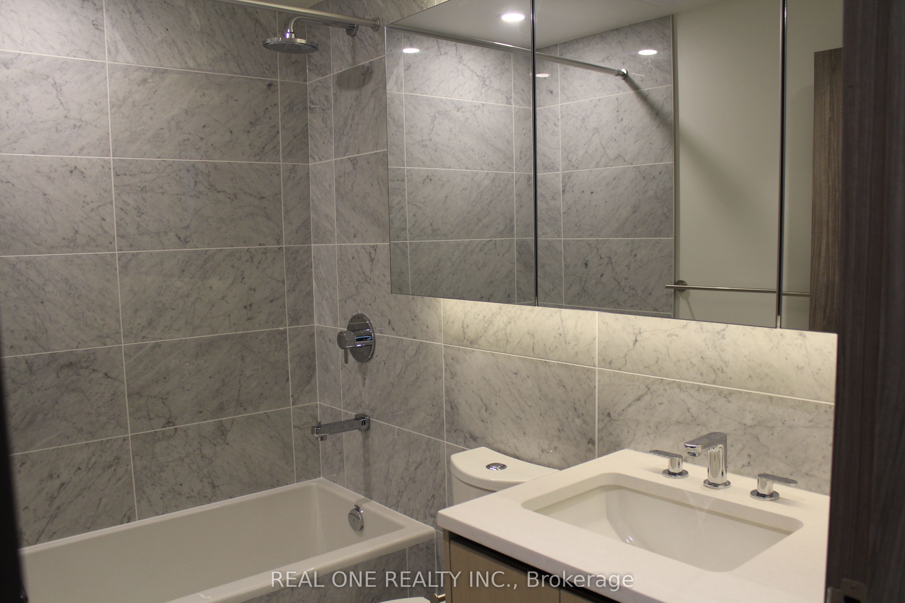 95 Mcmahon Drive 2701 Property Photo 16