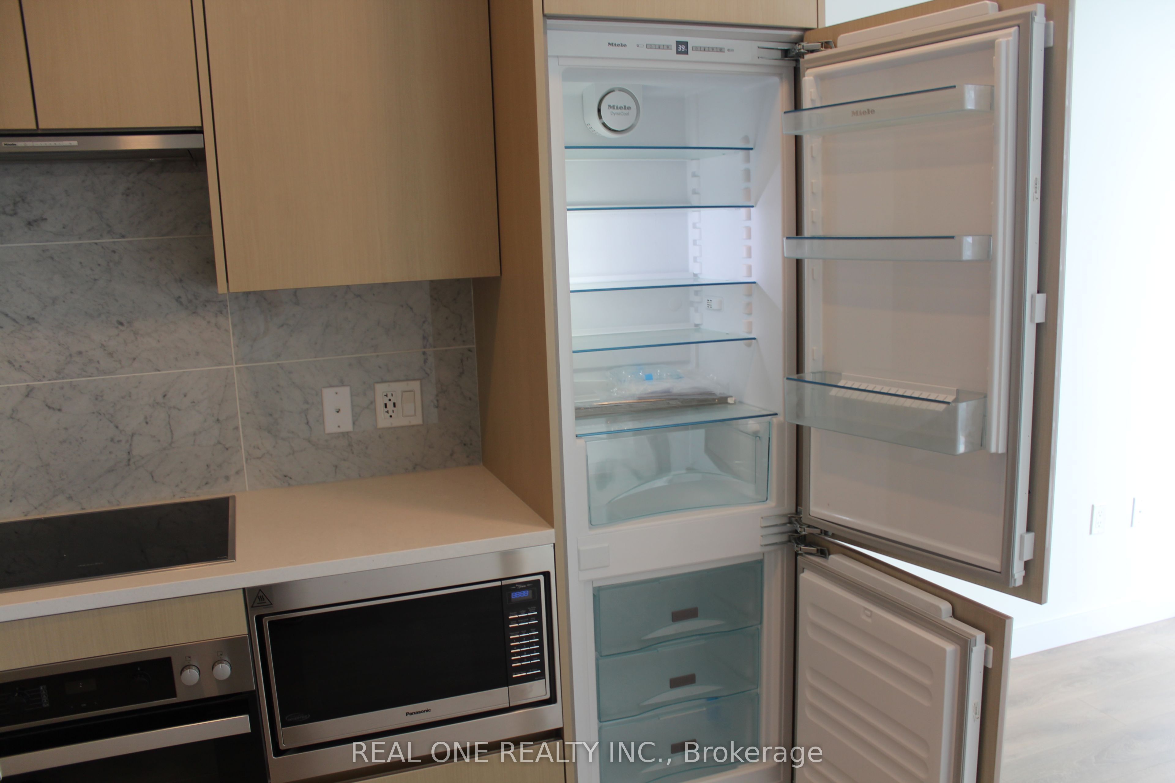 95 Mcmahon Drive 2701 Property Photo 37