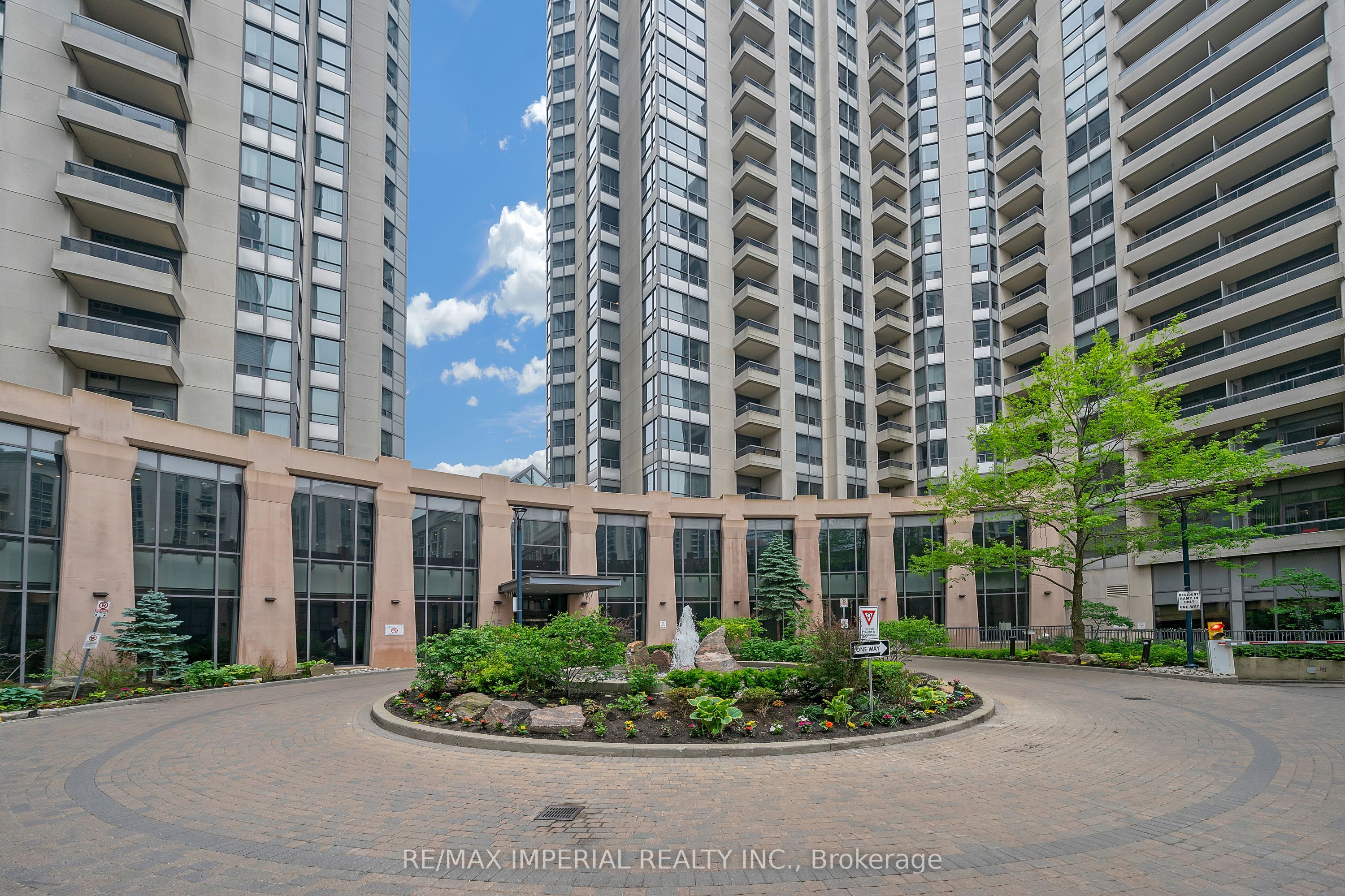 #1211 - 5 Northtown Way Property Photo 4