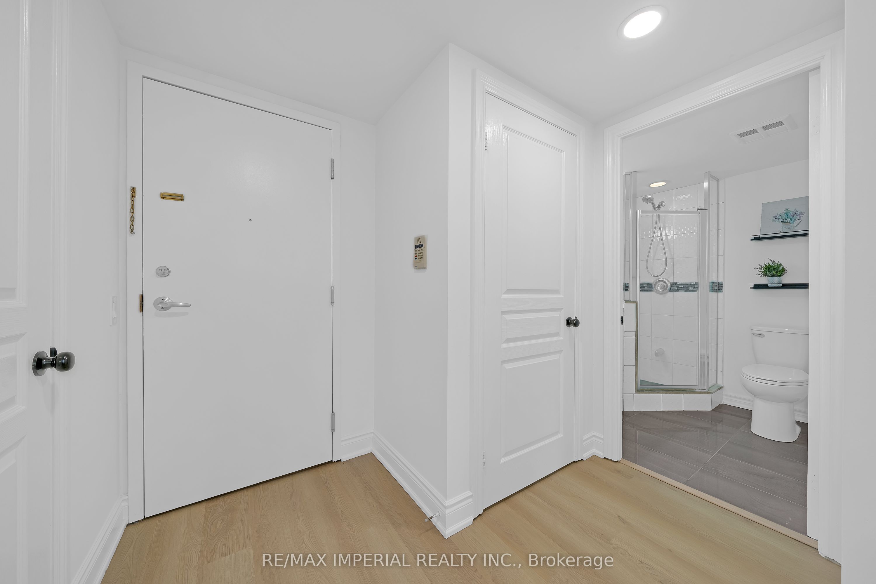 #1211 - 5 Northtown Way Property Photo 5