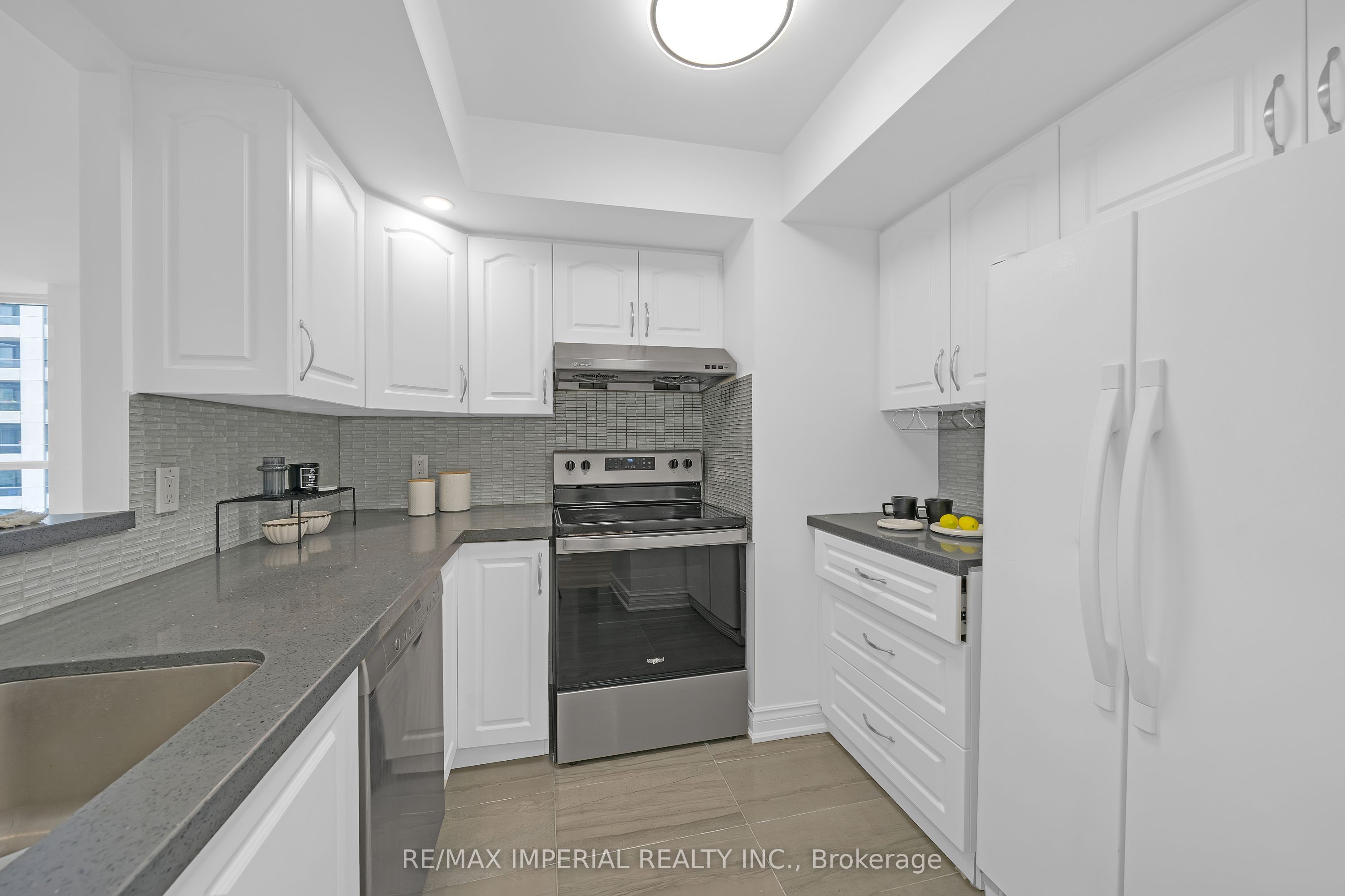 #1211 - 5 Northtown Way Property Photo 7
