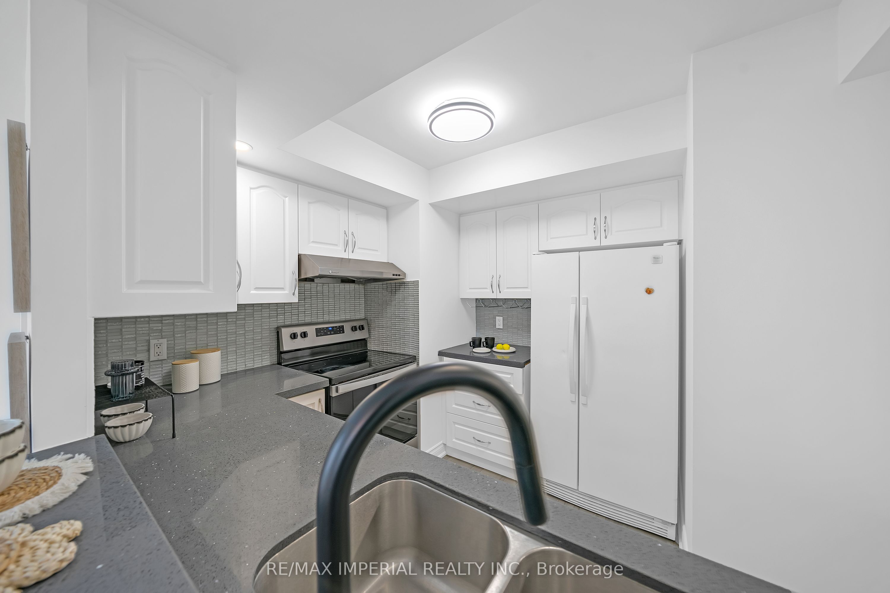 #1211 - 5 Northtown Way Property Photo 8