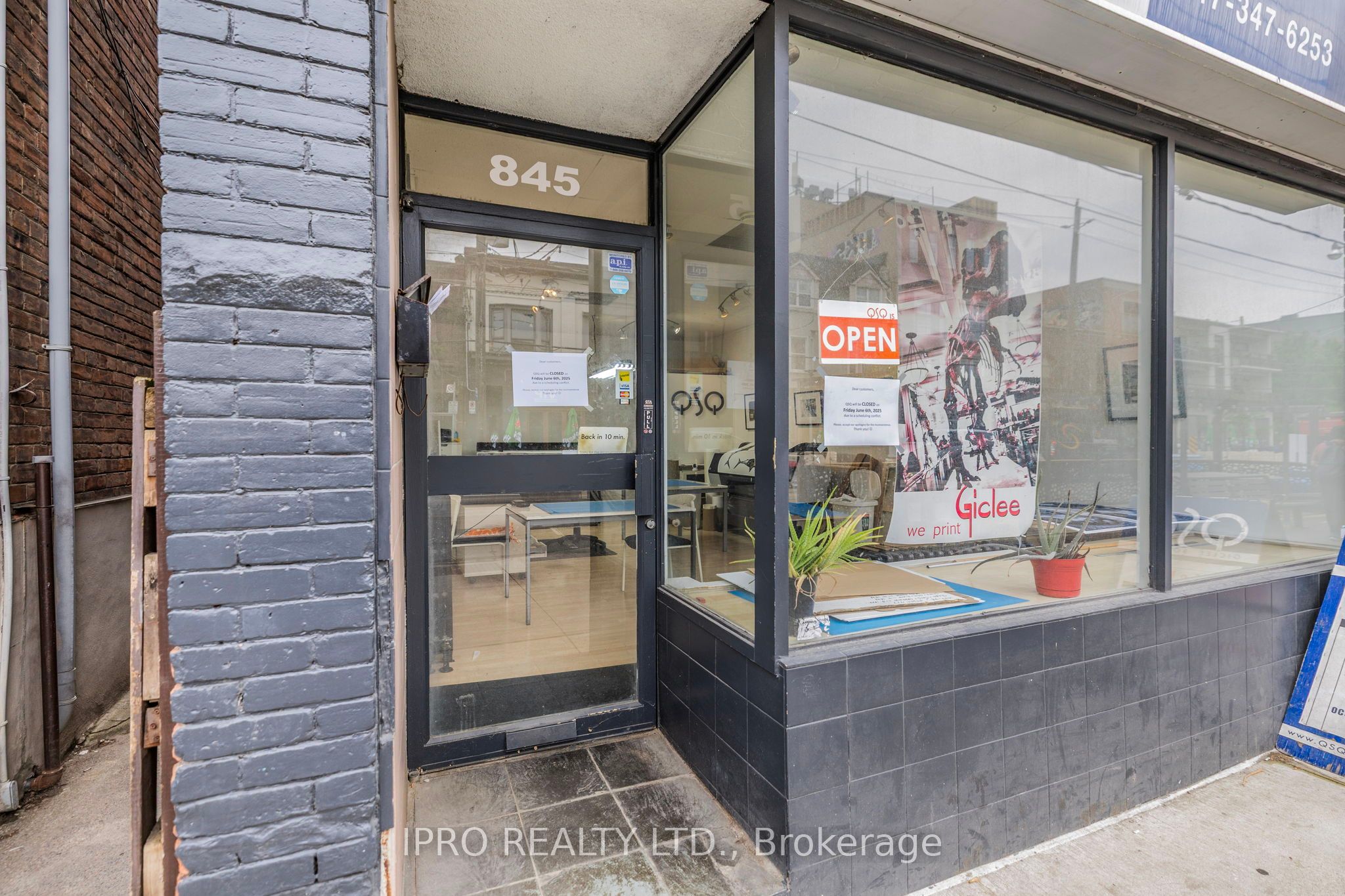 845 College Street Property Photo 3