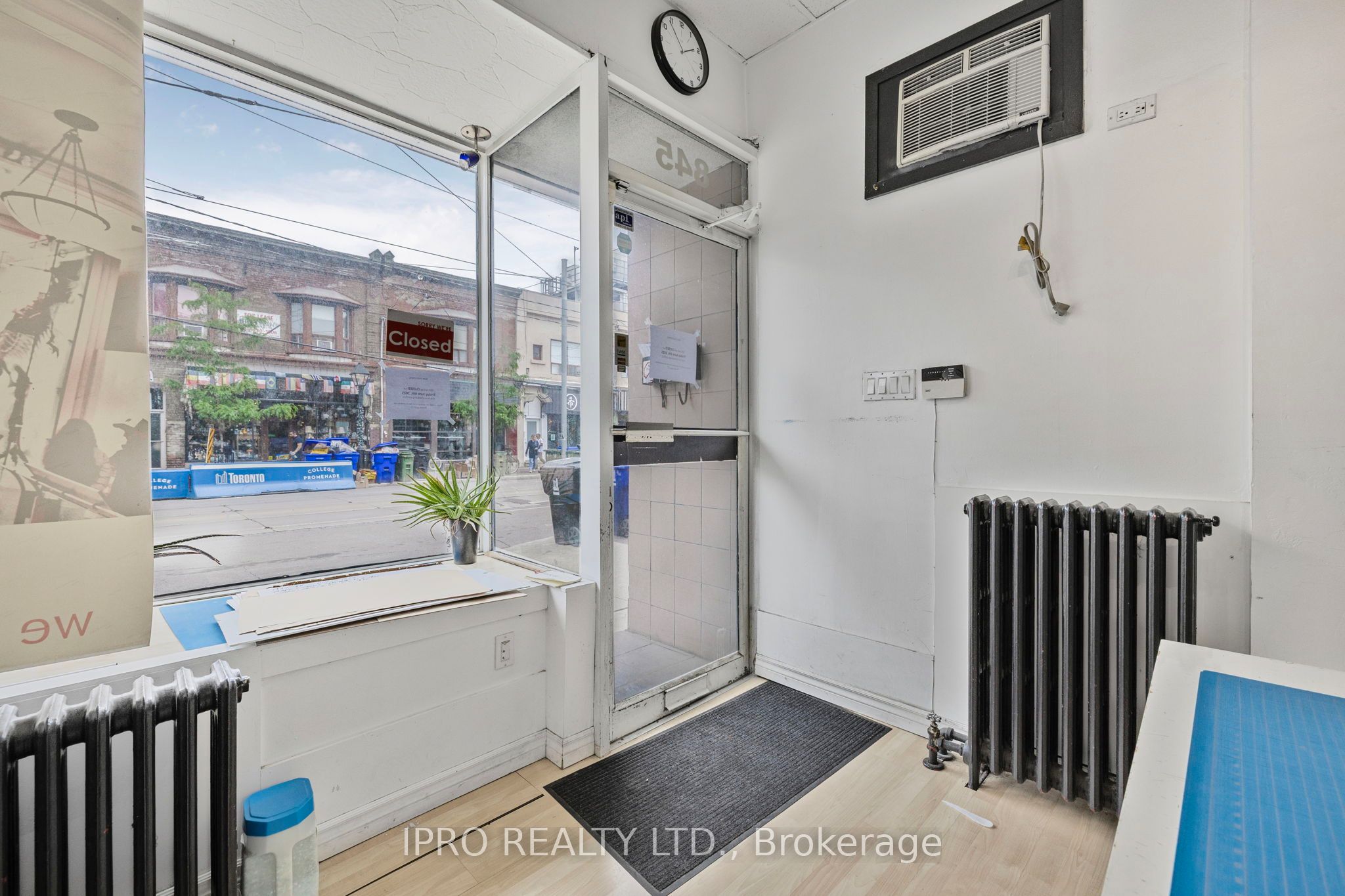 845 College Street Property Photo 4
