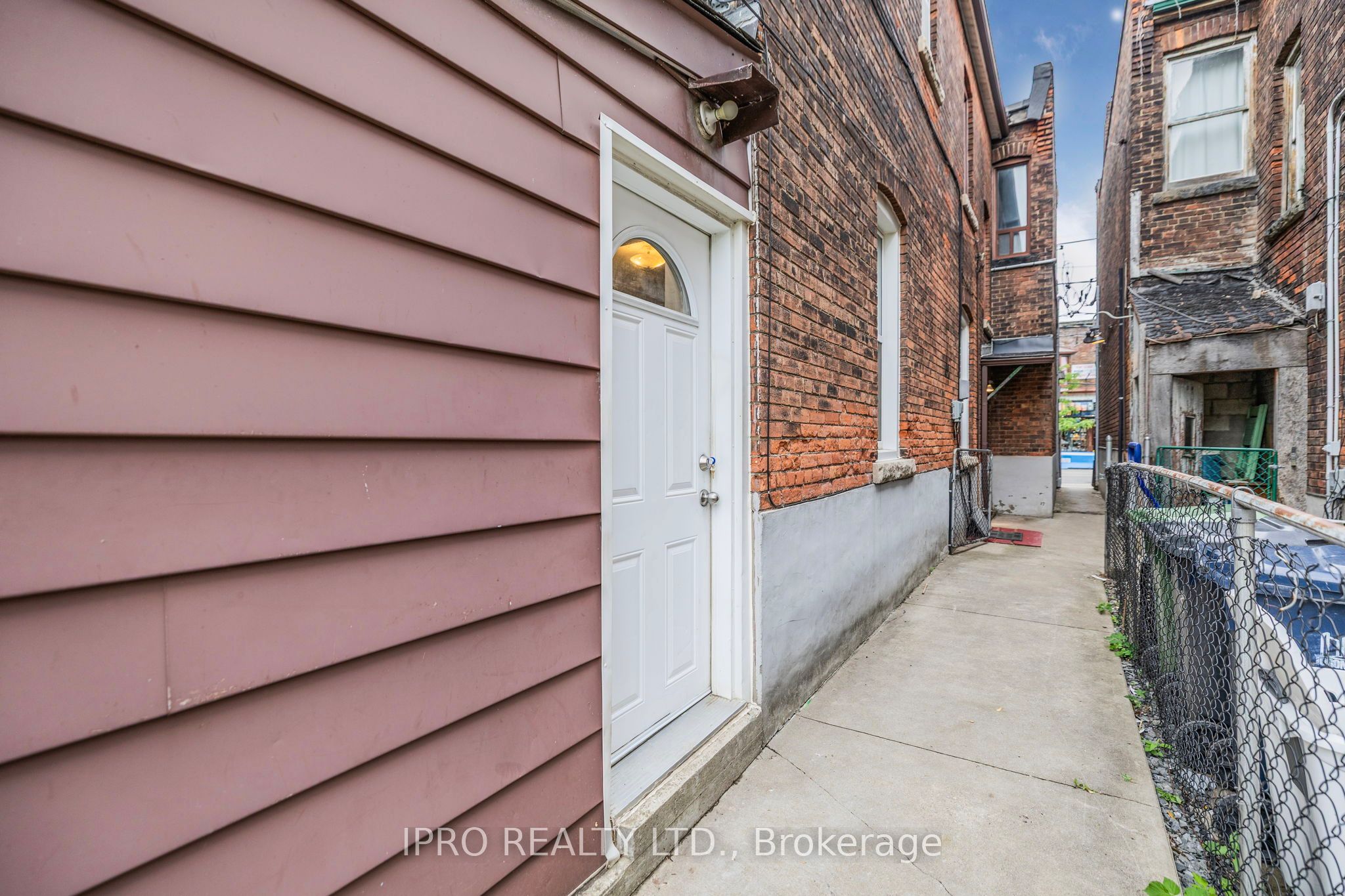 845 College Street Property Photo 7