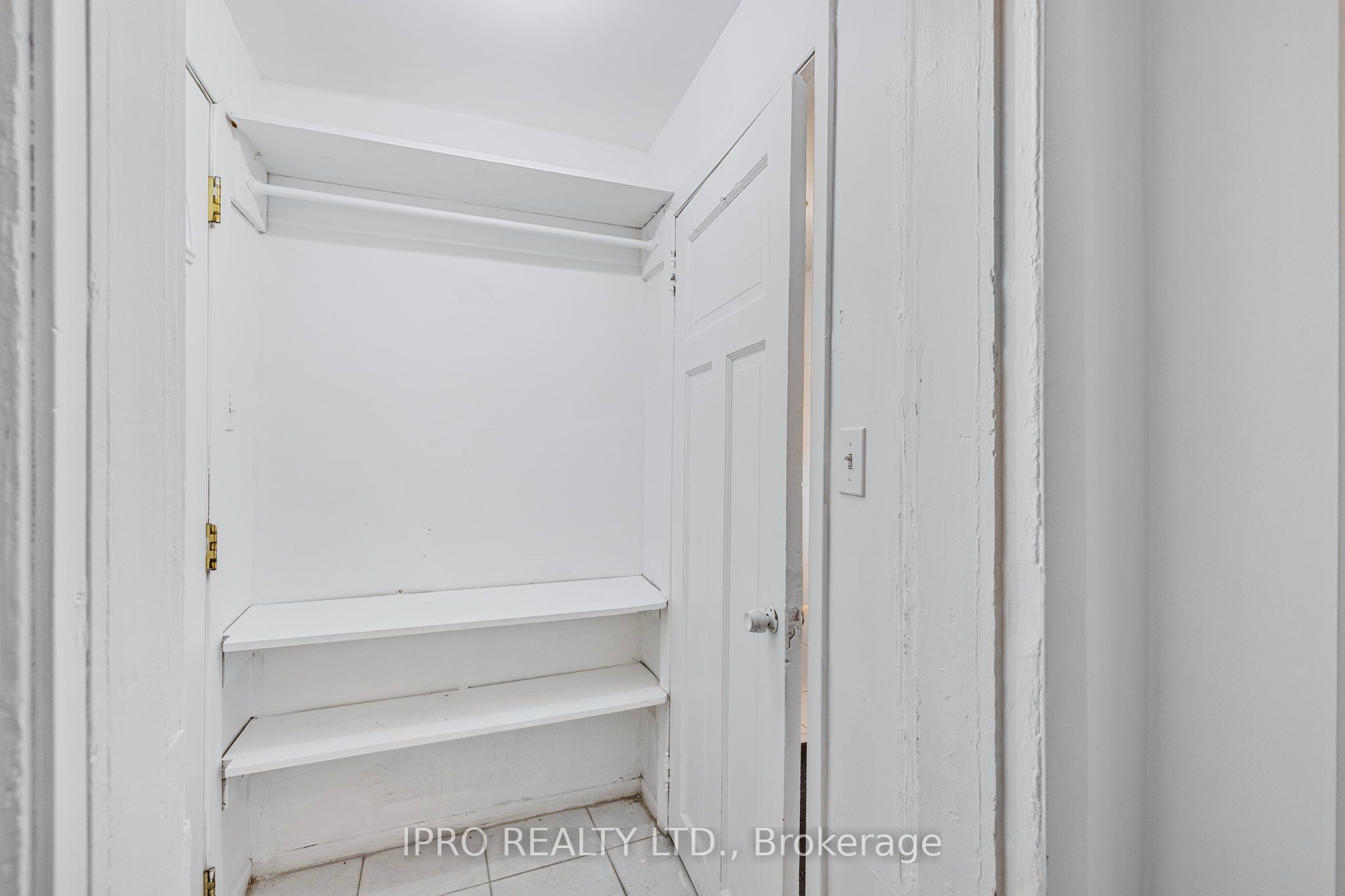 845 College Street Property Photo 9