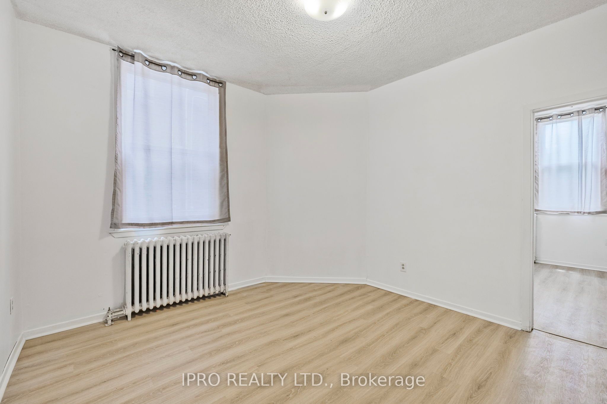 845 College Street Property Photo 14