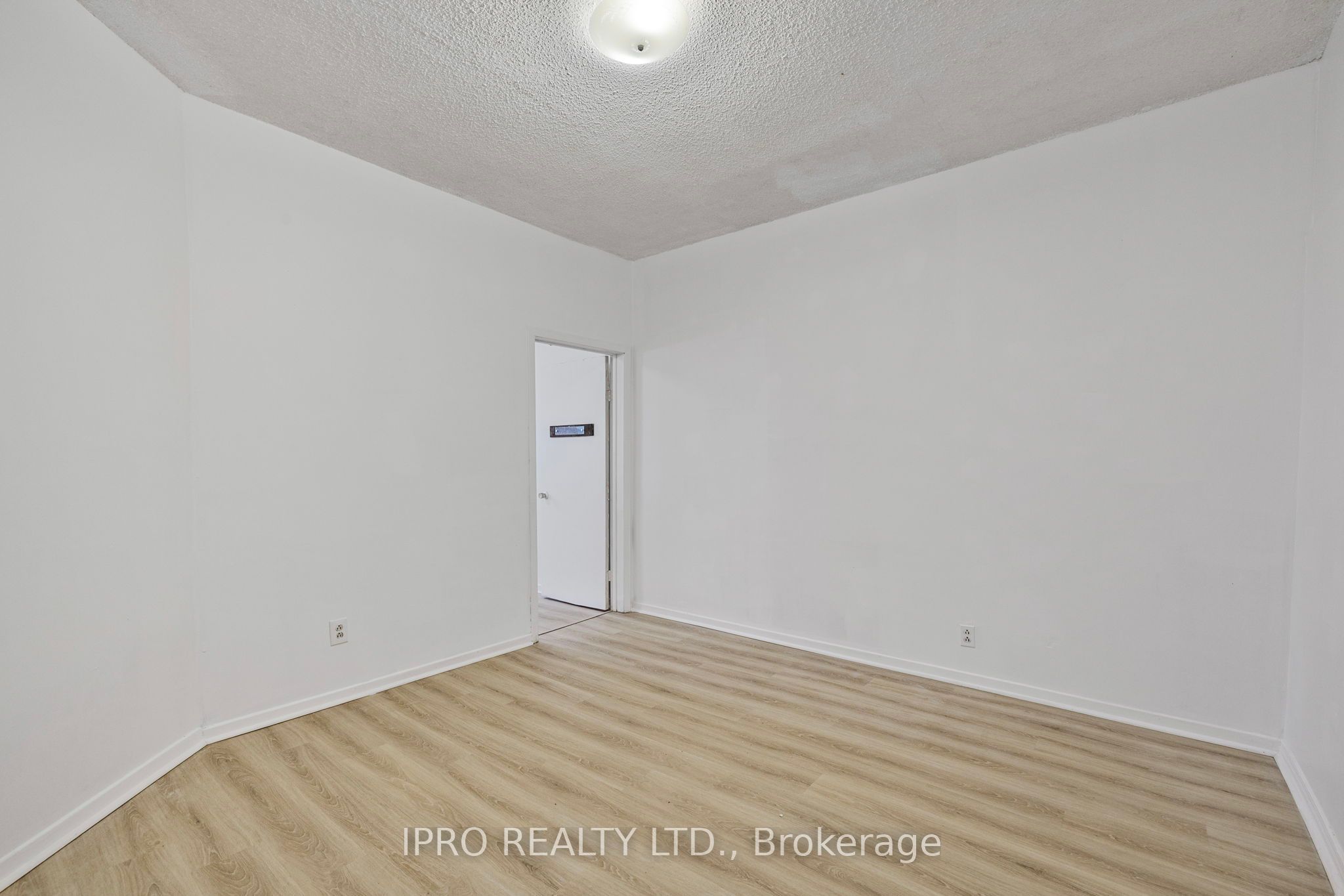 845 College Street Property Photo 15