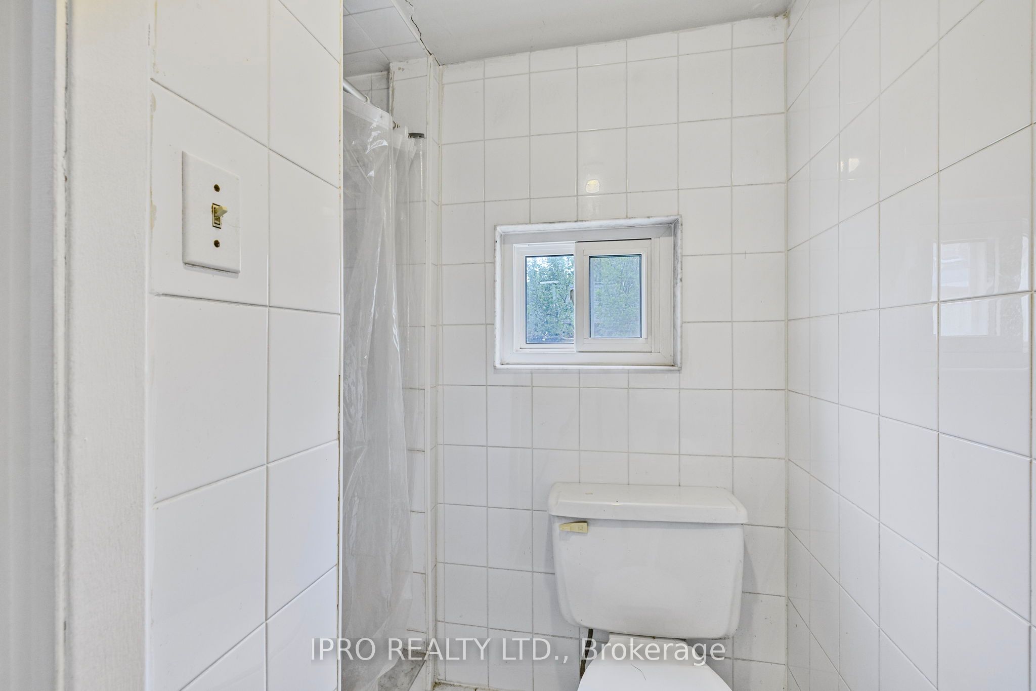 845 College Street Property Photo 16