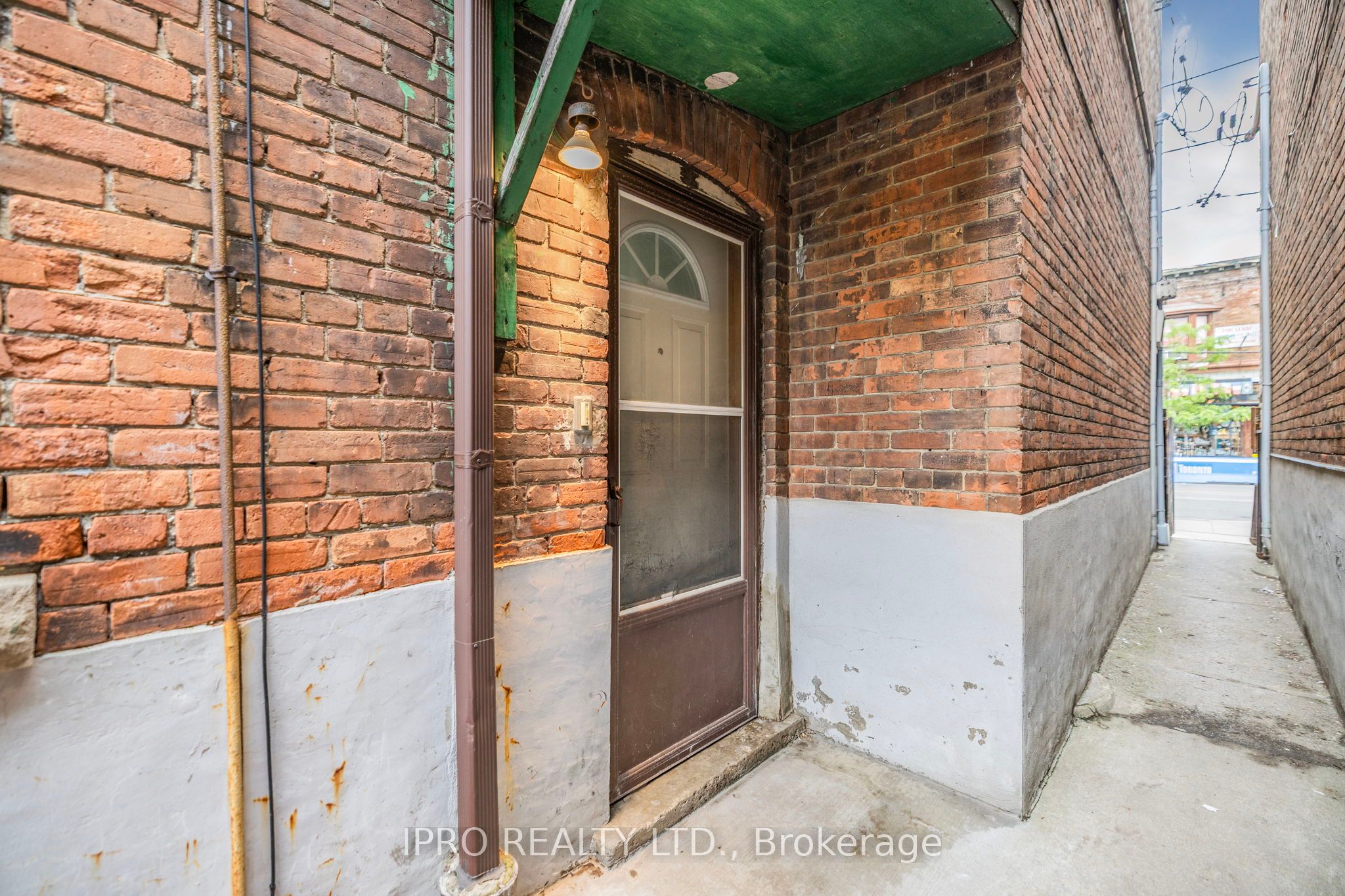 845 College Street Property Photo 17