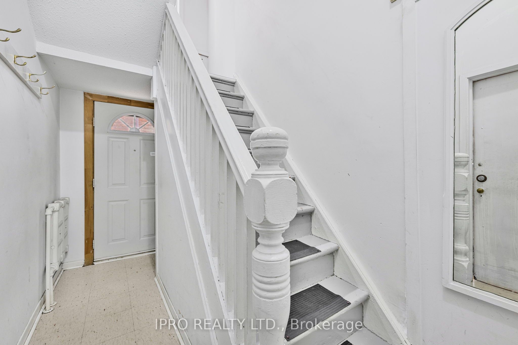 845 College Street Property Photo 19