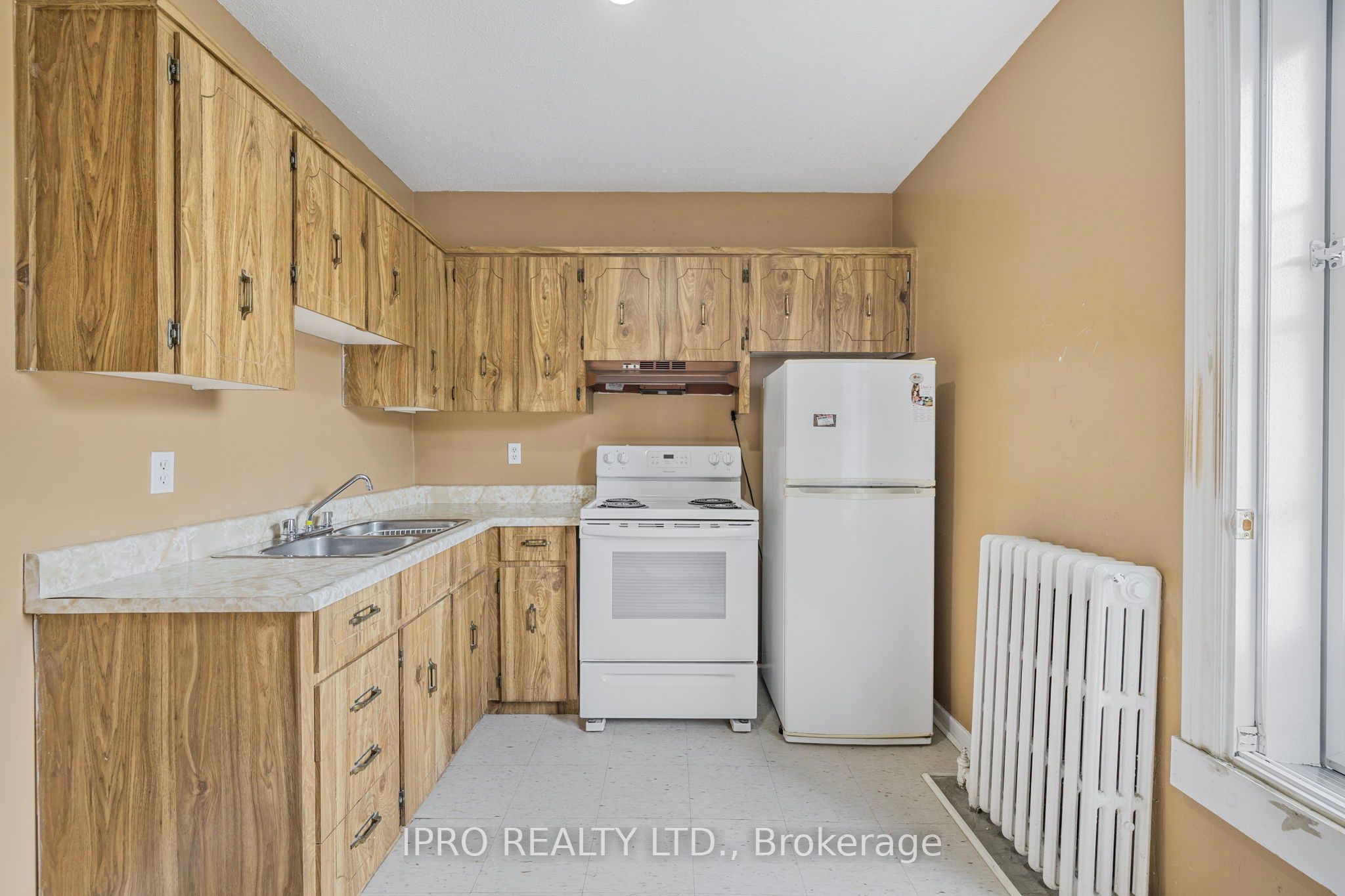 845 College Street Property Photo 22
