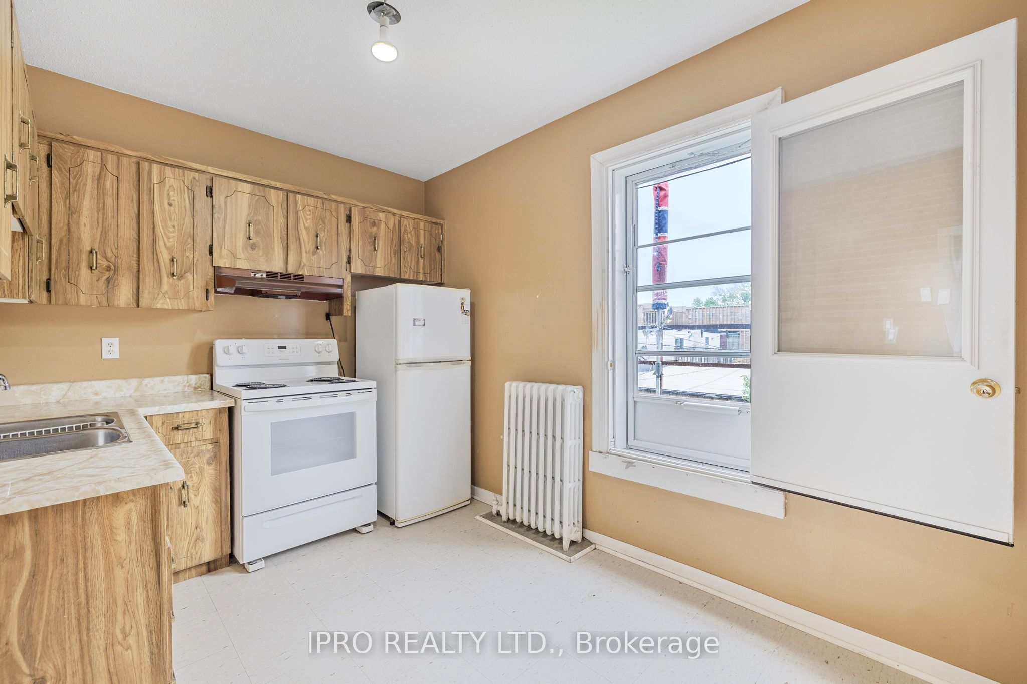 845 College Street Property Photo 23