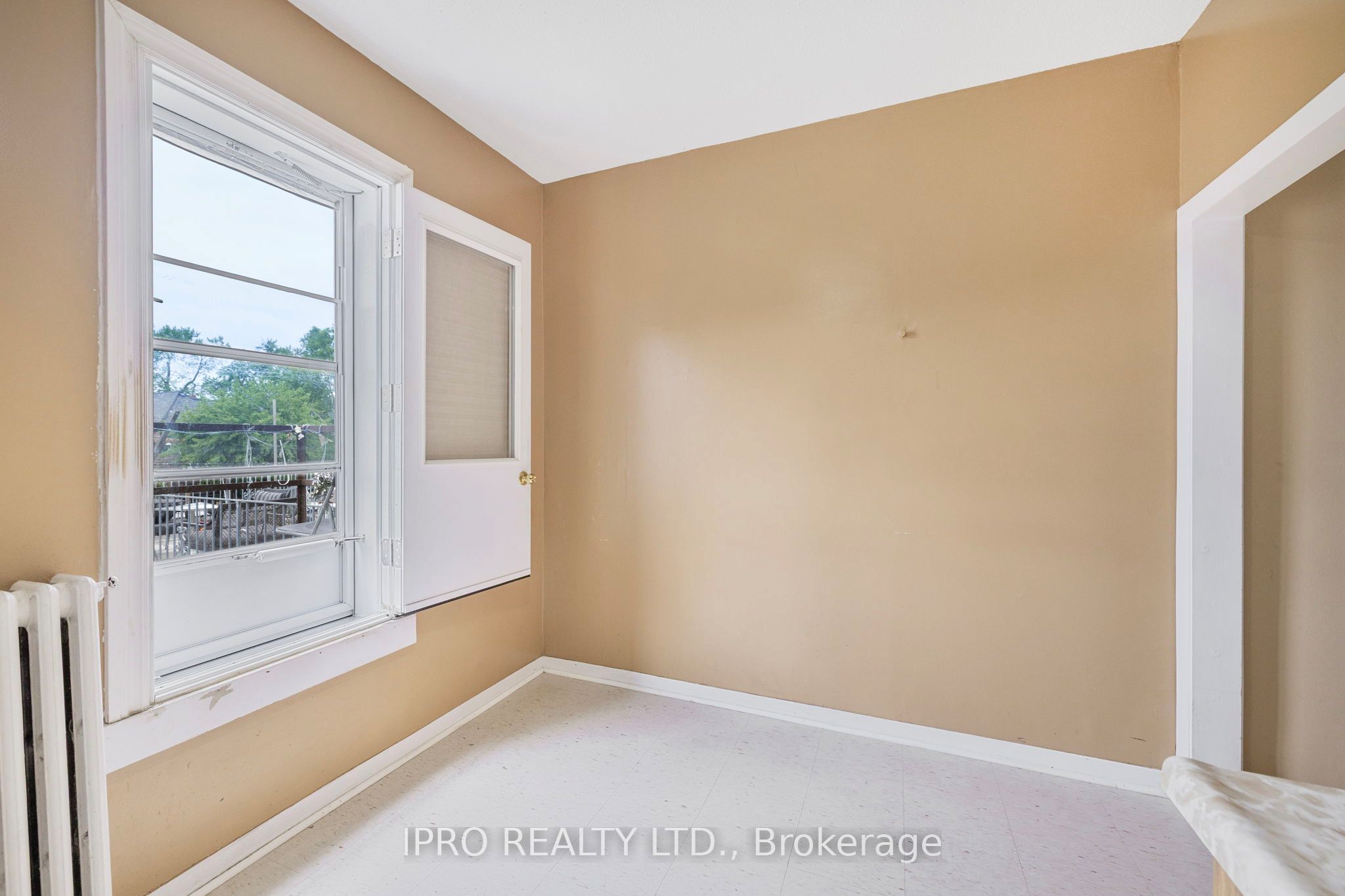 845 College Street Property Photo 24