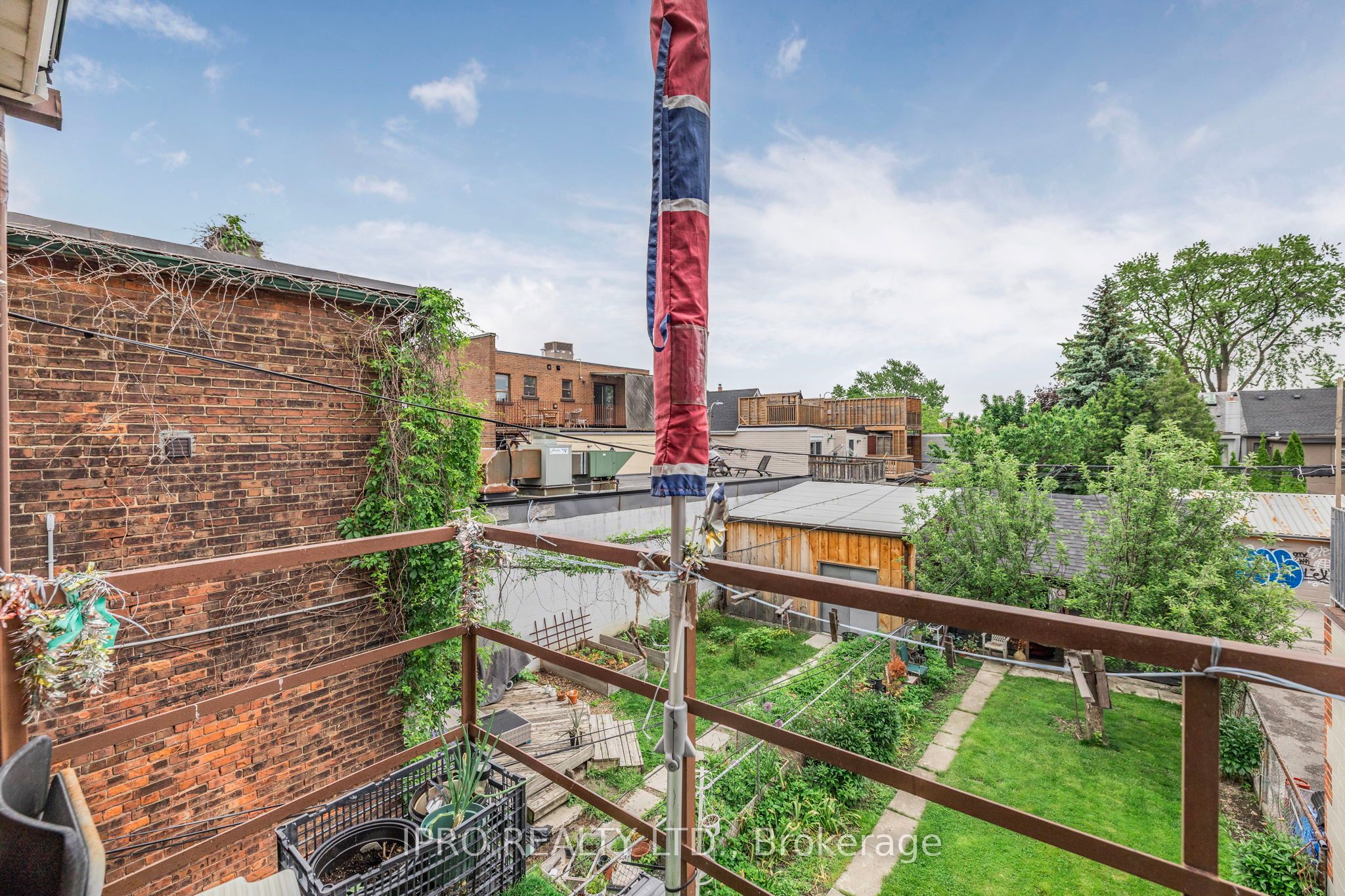 845 College Street Property Photo 25