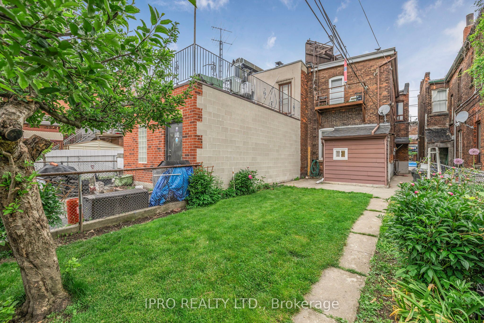 845 College Street Property Photo 31