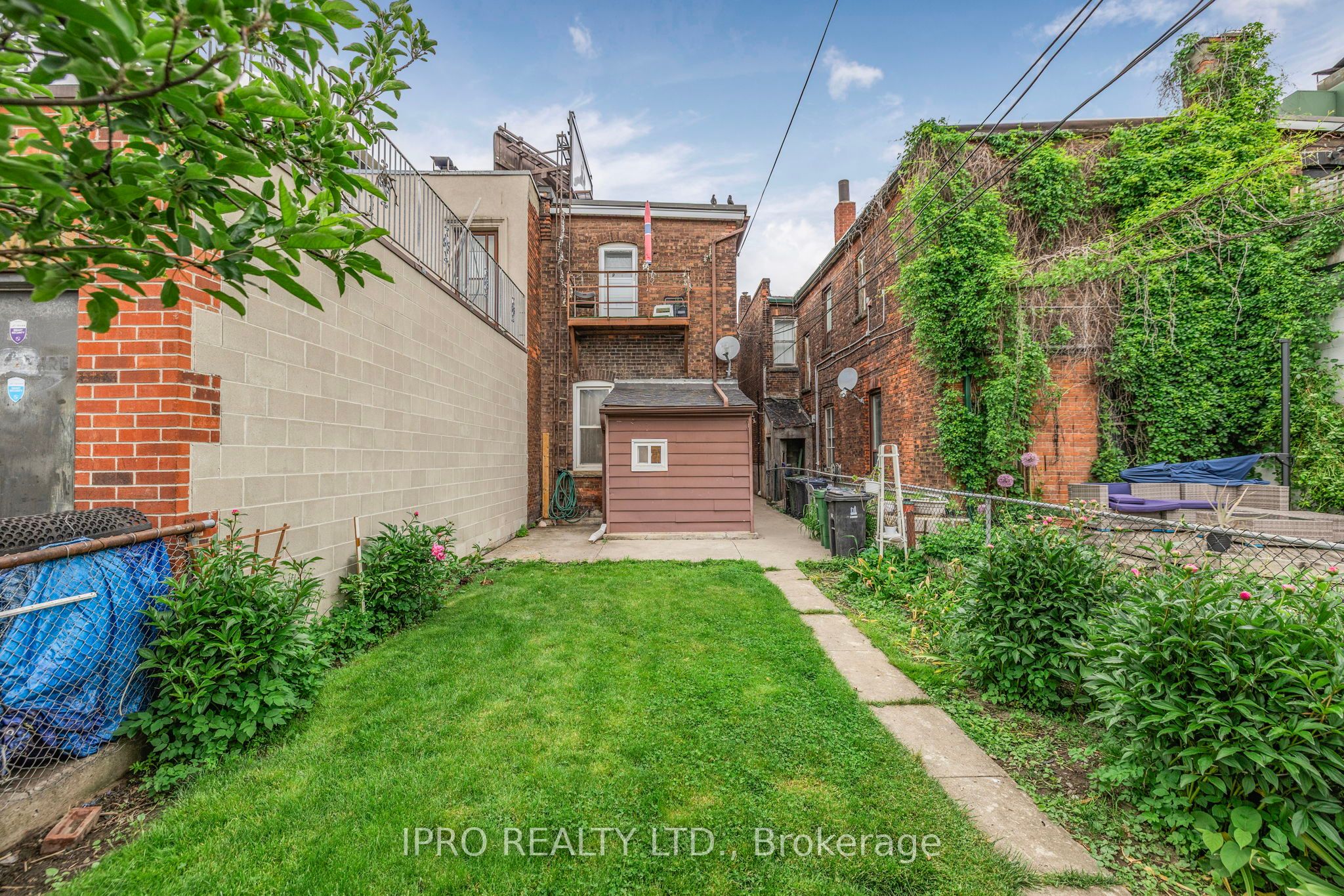 845 College Street Property Photo 32