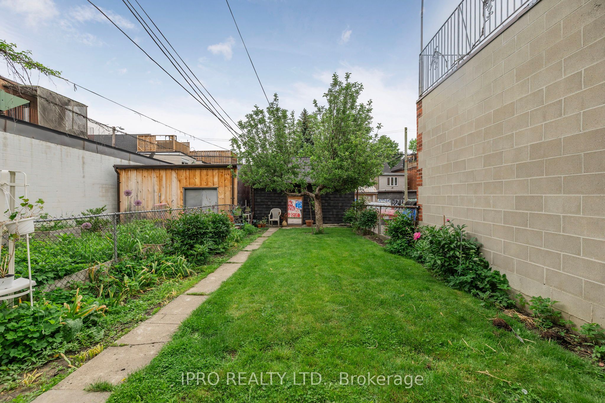 845 College Street Property Photo 33
