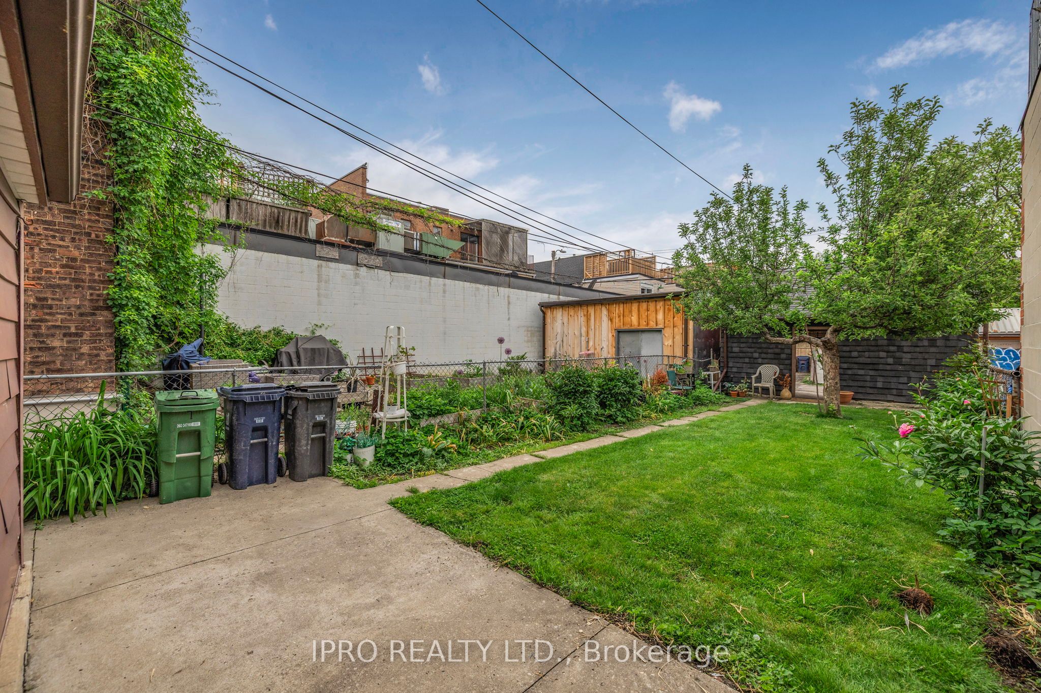 845 College Street Property Photo 34