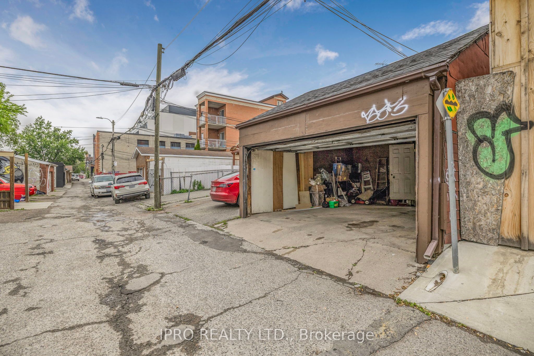 845 College Street Property Photo 37