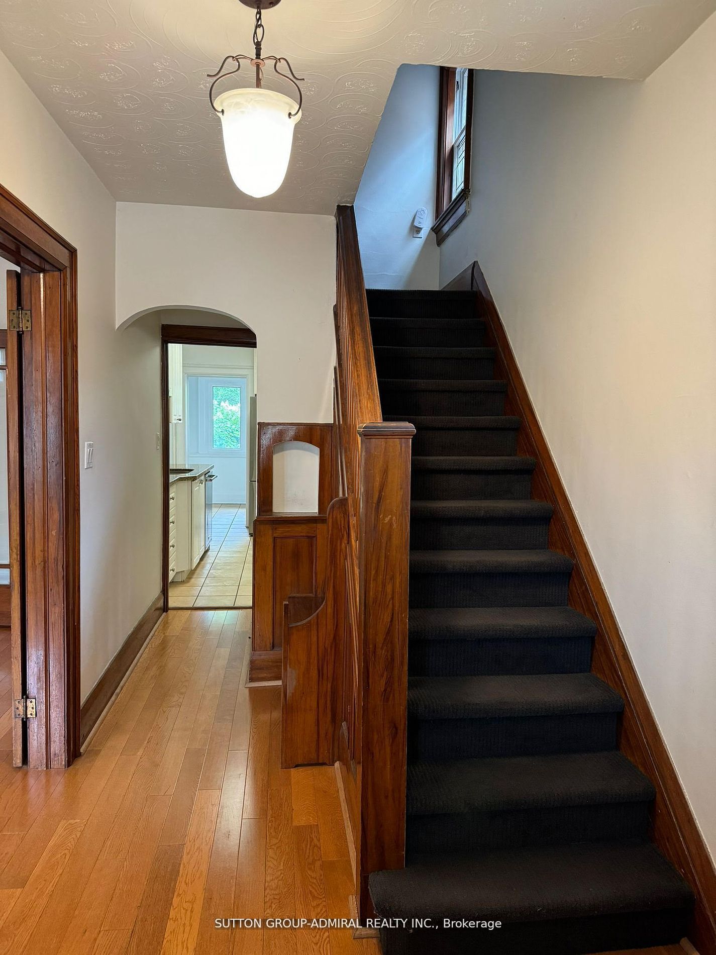 52 LAWRENCE Avenue Property Photo 1