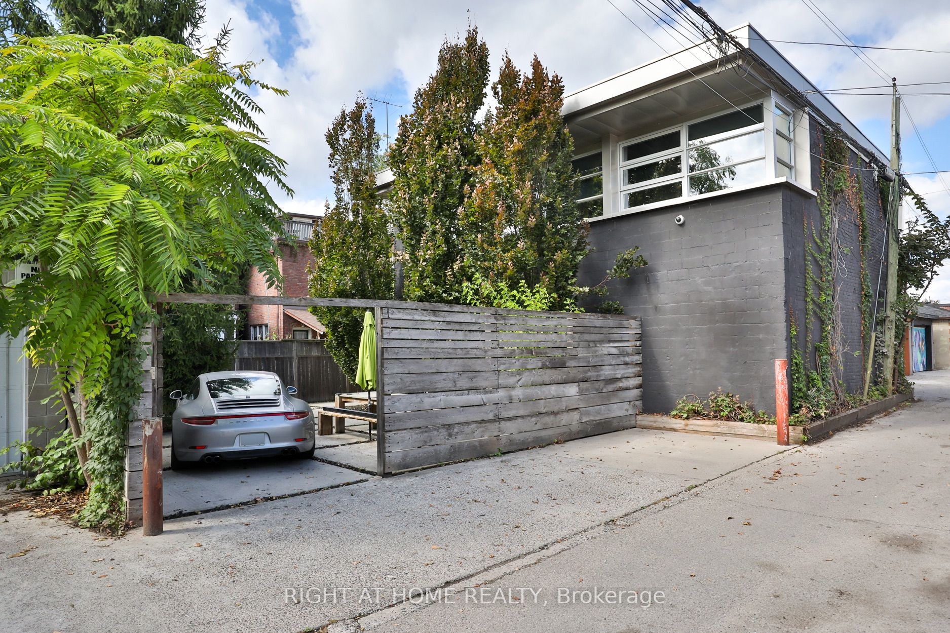 660R College Street Property Photo 1