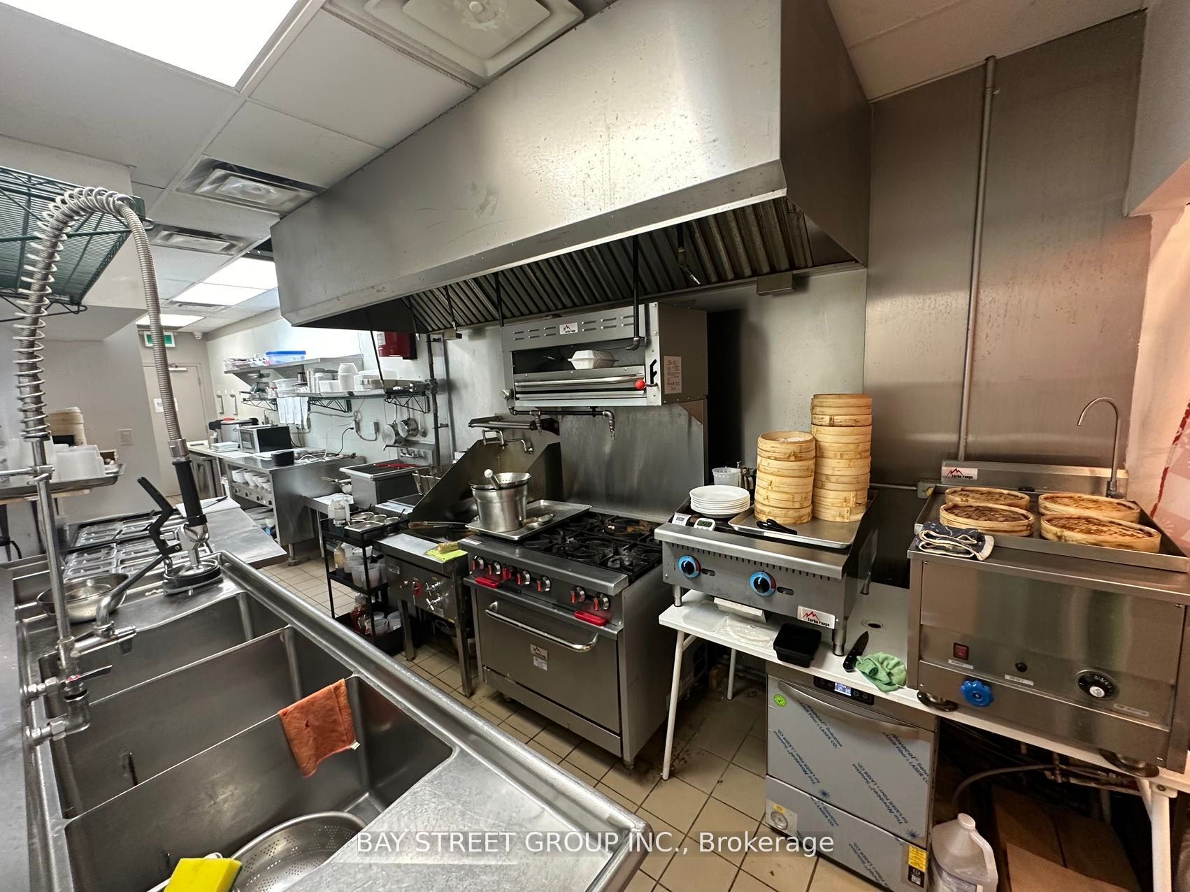 510 Yonge Street #100 Property Photo 3