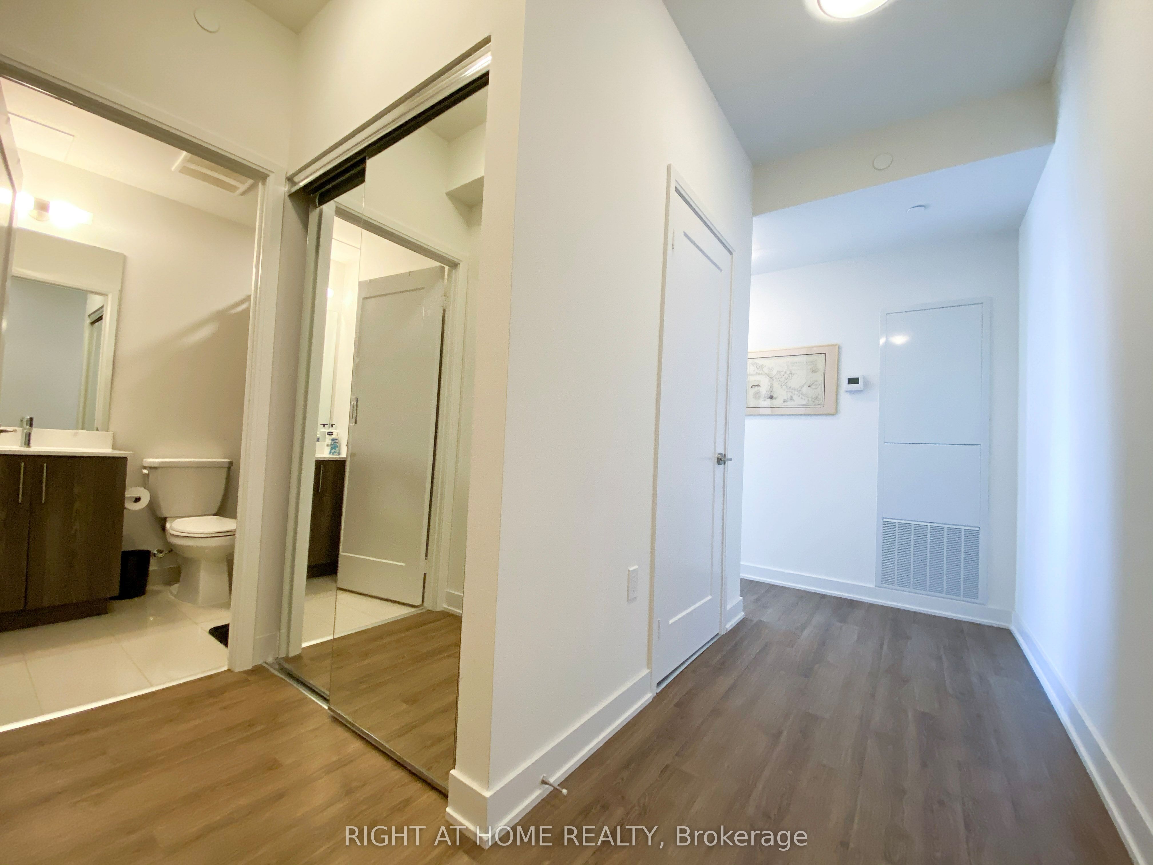 576 Front Street W 1107 Property Photo 4