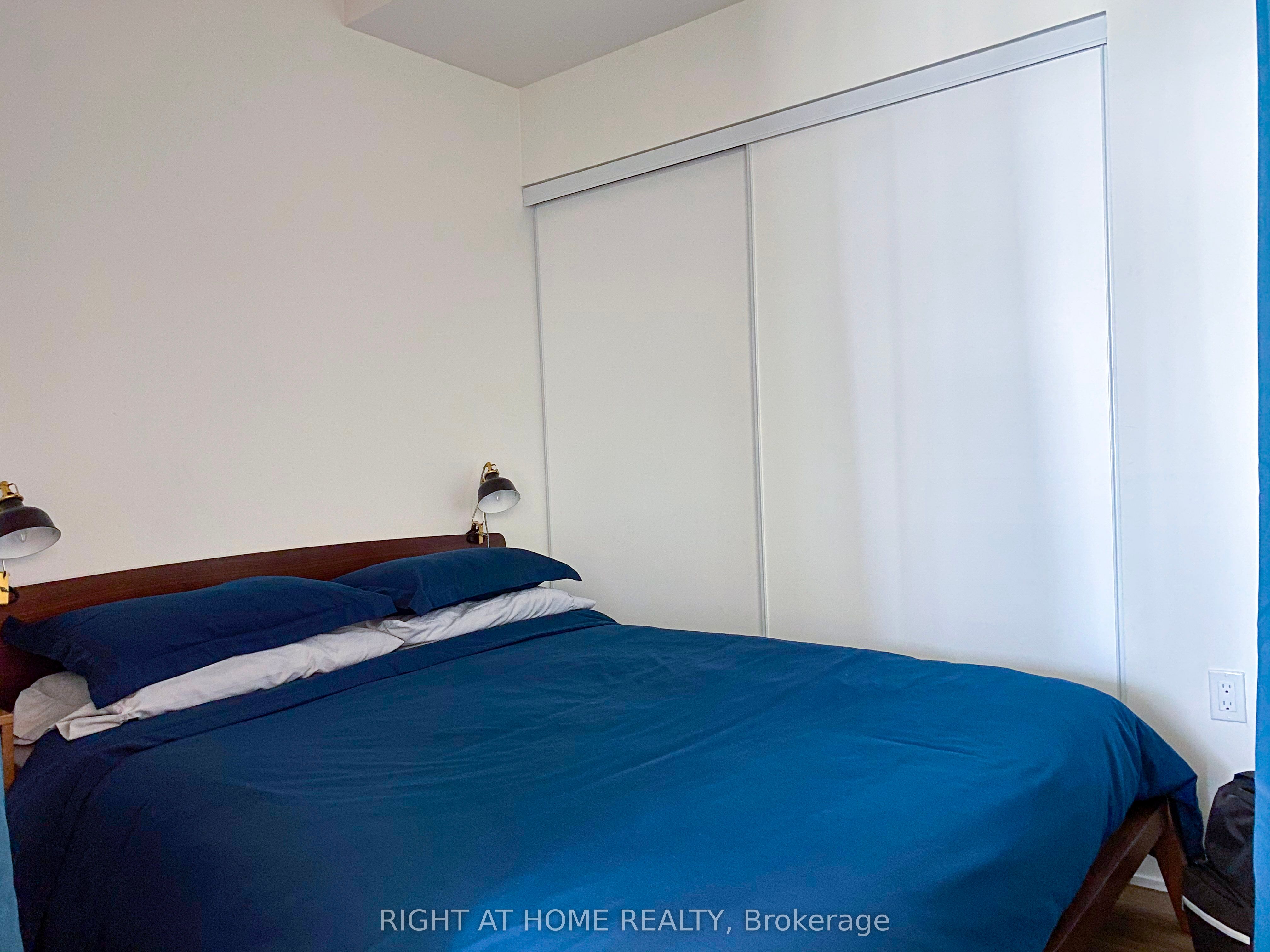 576 Front Street W 1107 Property Photo 7