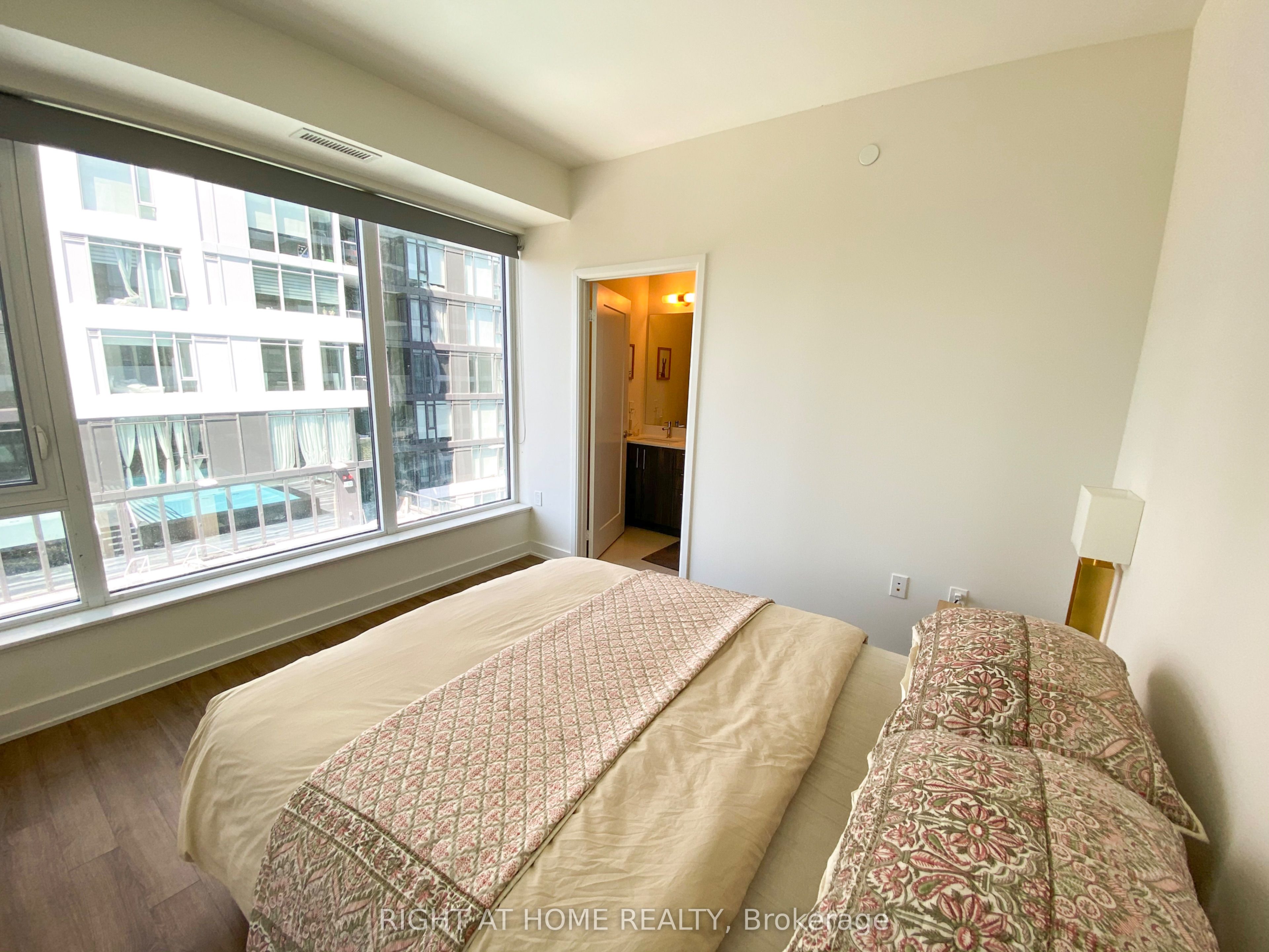 576 Front Street W 1107 Property Photo 9