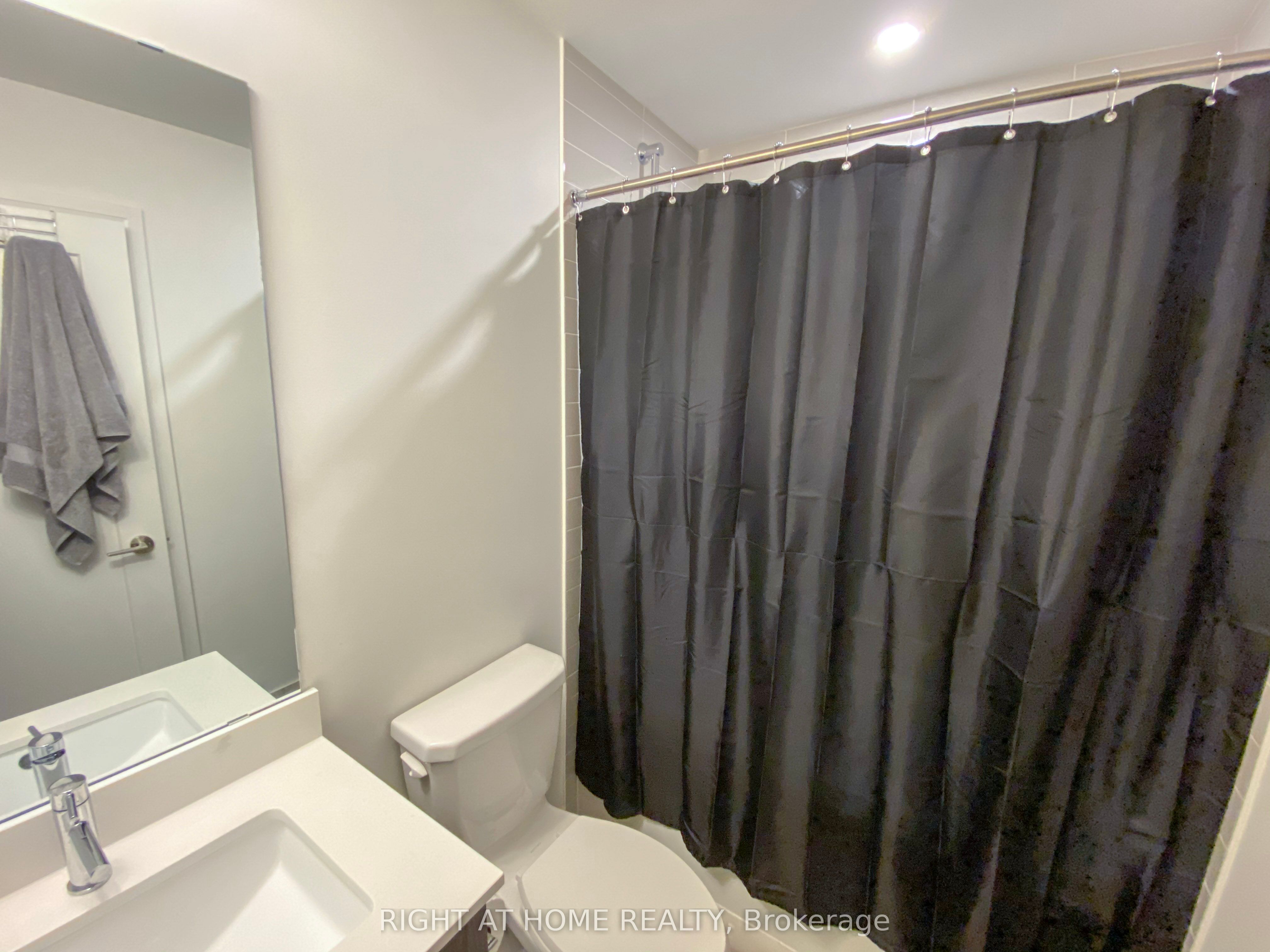 576 Front Street W 1107 Property Photo 11