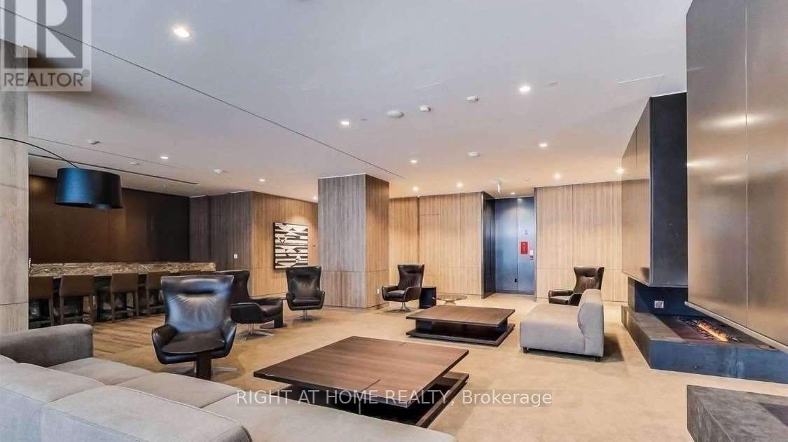 576 Front Street W 1107 Property Photo 15