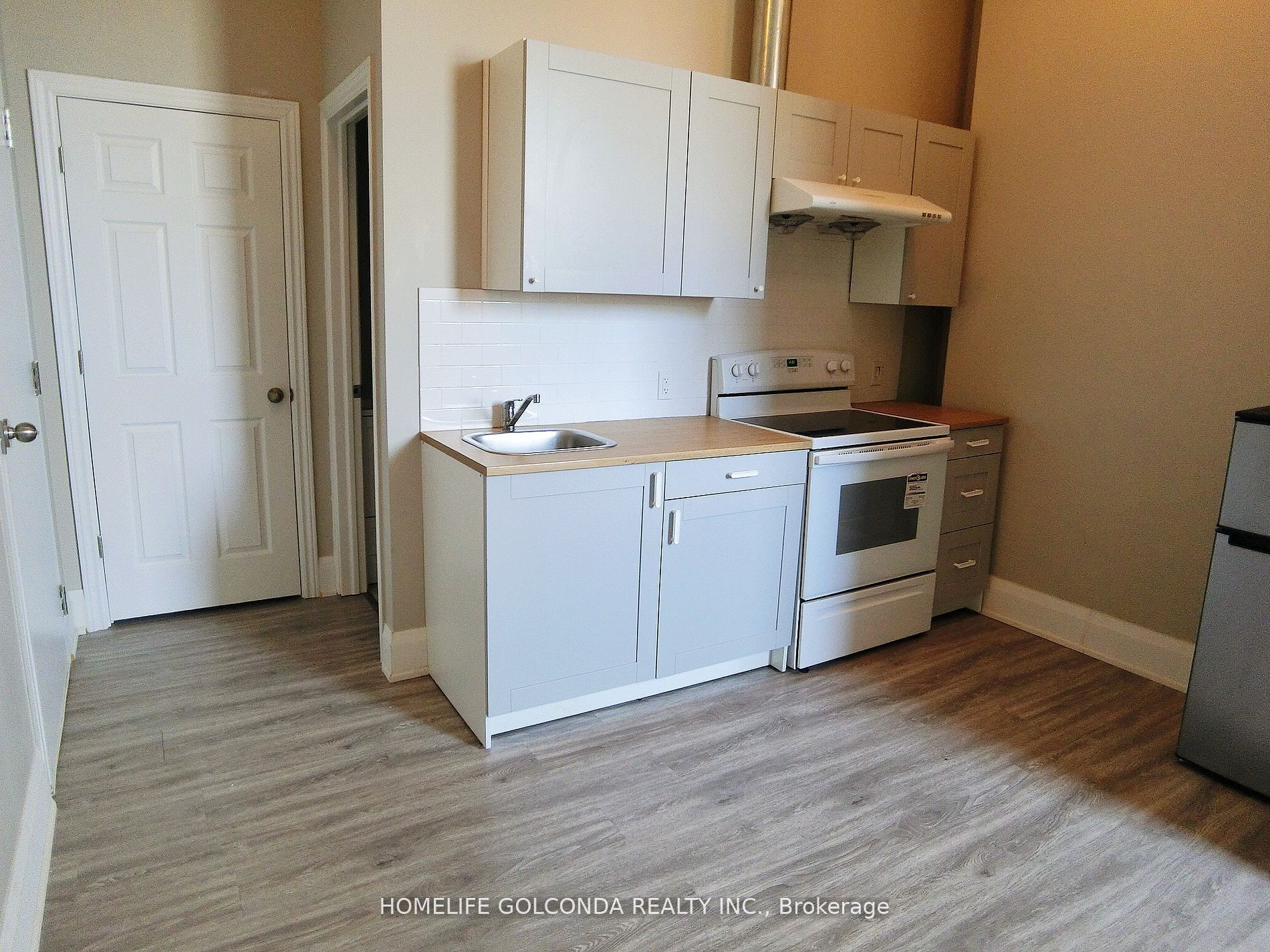 490 Queen Street W Property Photo 5